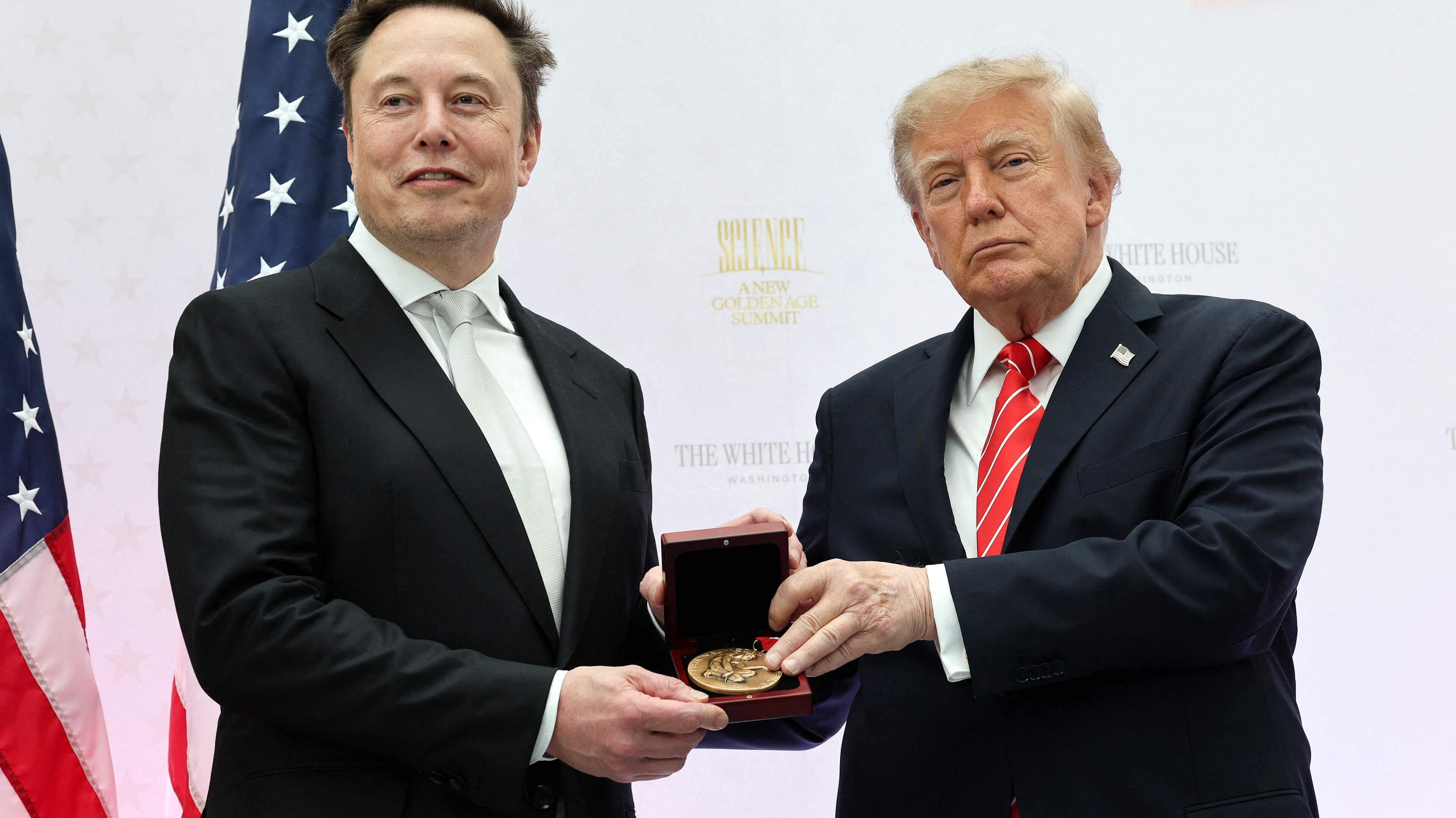 LIVE | Trump belooft in te grijpen en contact op te nemen met Musk bij nieuwe Starlink-storing in Oekraïne