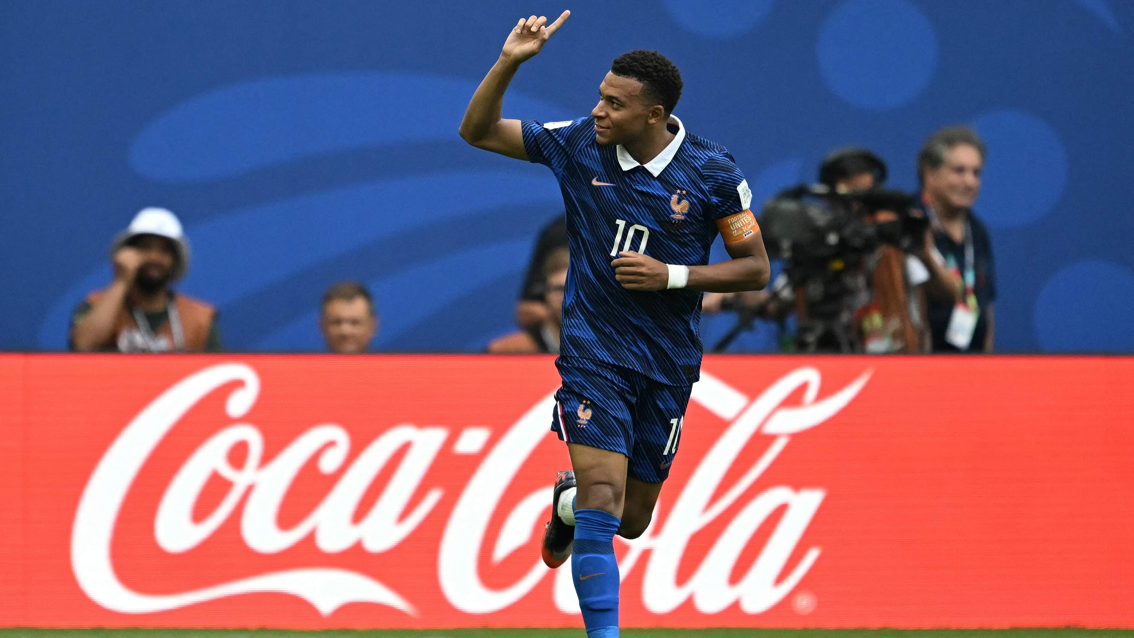 Kylian Mbappé dankzij goals tegen Engeland met 22 doelpunten WK-topscorer aller tijden