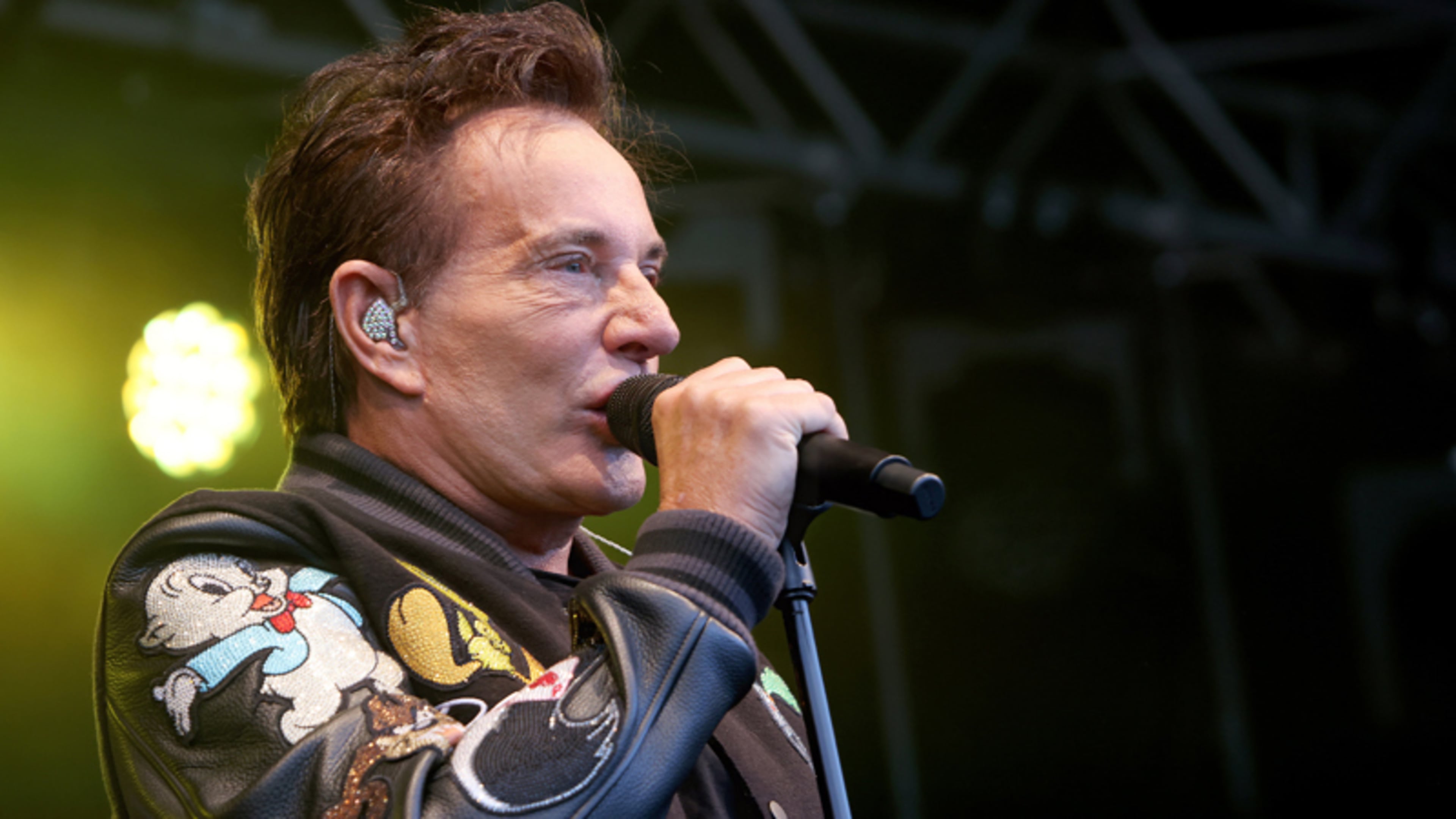 Gerard Joling brengt emotioneel nummer: ‘Ode aan zijn moeder’