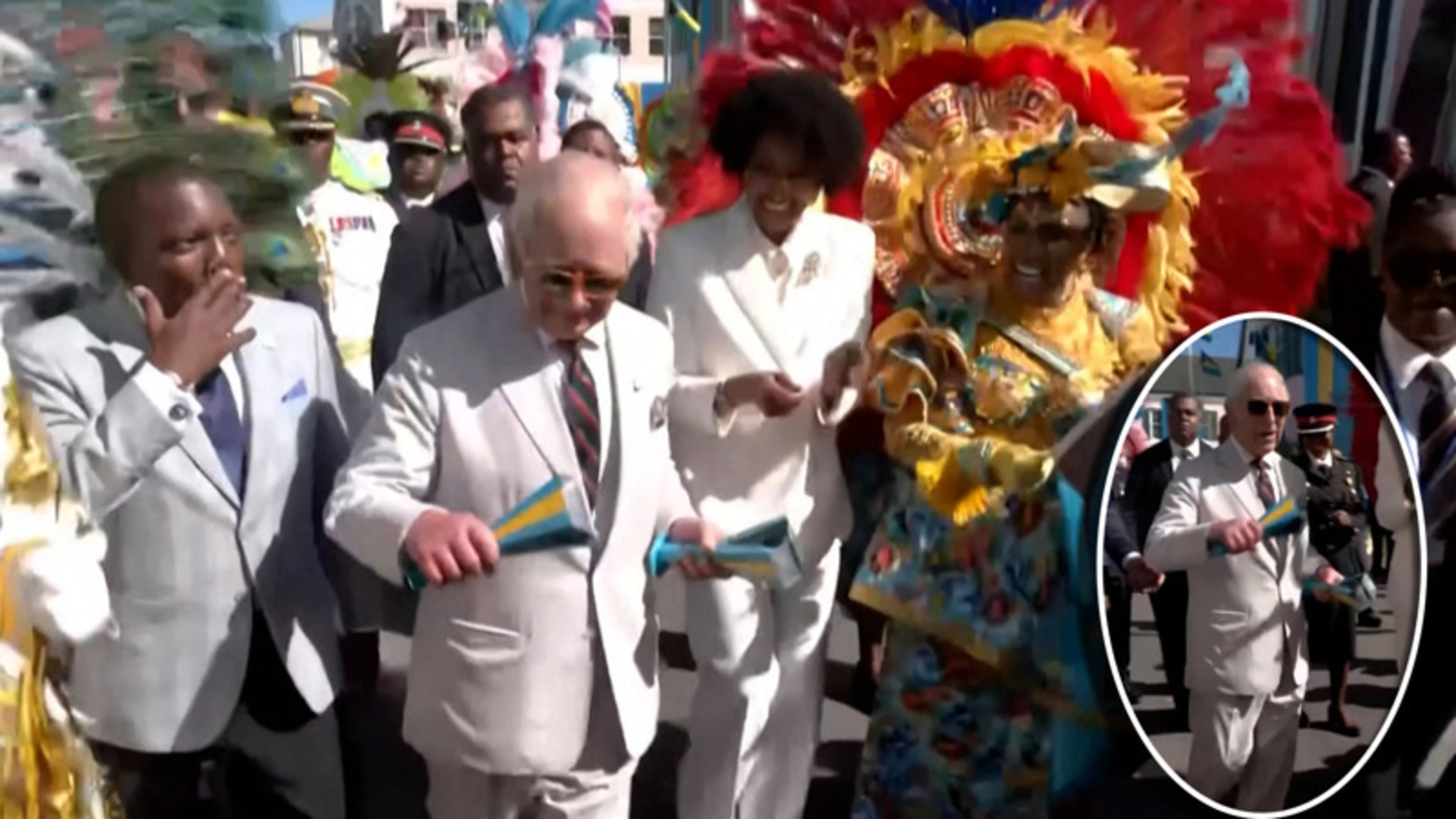 Koning Charles gooit de heupjes los tijdens kleurrijke parade