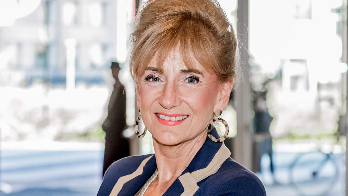 Fluitist Berdien Stenberg (68) na kritiek op deelname aan tv-hit het Max  orkest: 'Ik legde mijn hoofd op het hakblok' | De Telegraaf