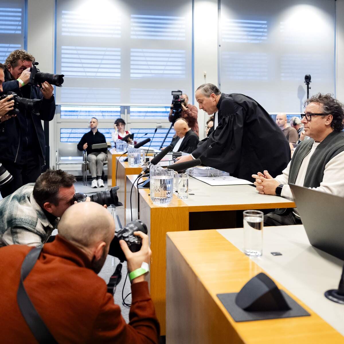 Marco Borsato in de rechtbank, op de eerste dag van de inhoudelijke behandeling van de zedenzaak tegen hem. De zanger wordt verdacht van ontucht met een minderjarige.