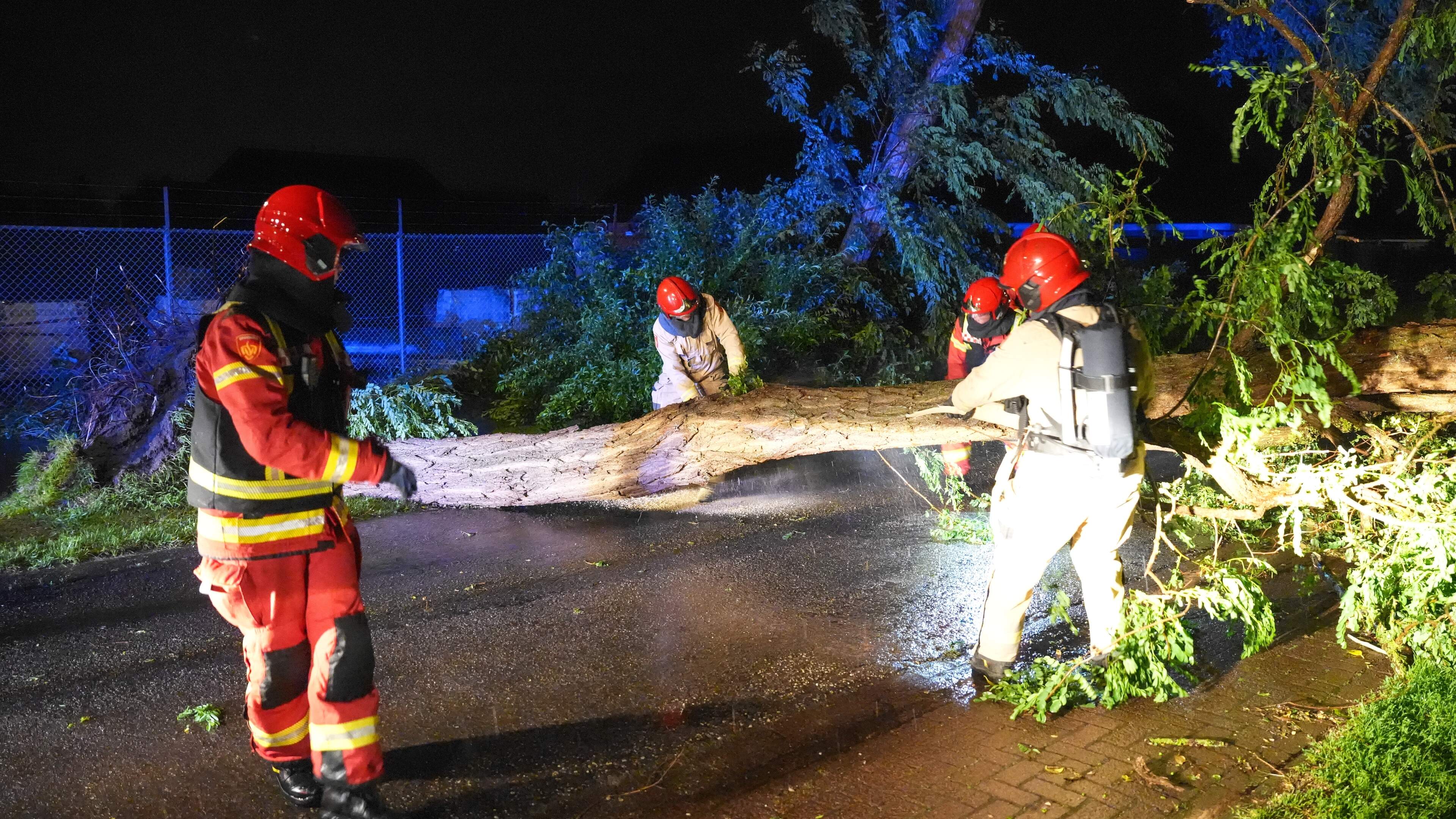 Verzekeraars zien schademeldingen oplopen na noodweer: ’Het is behoorlijk druk’