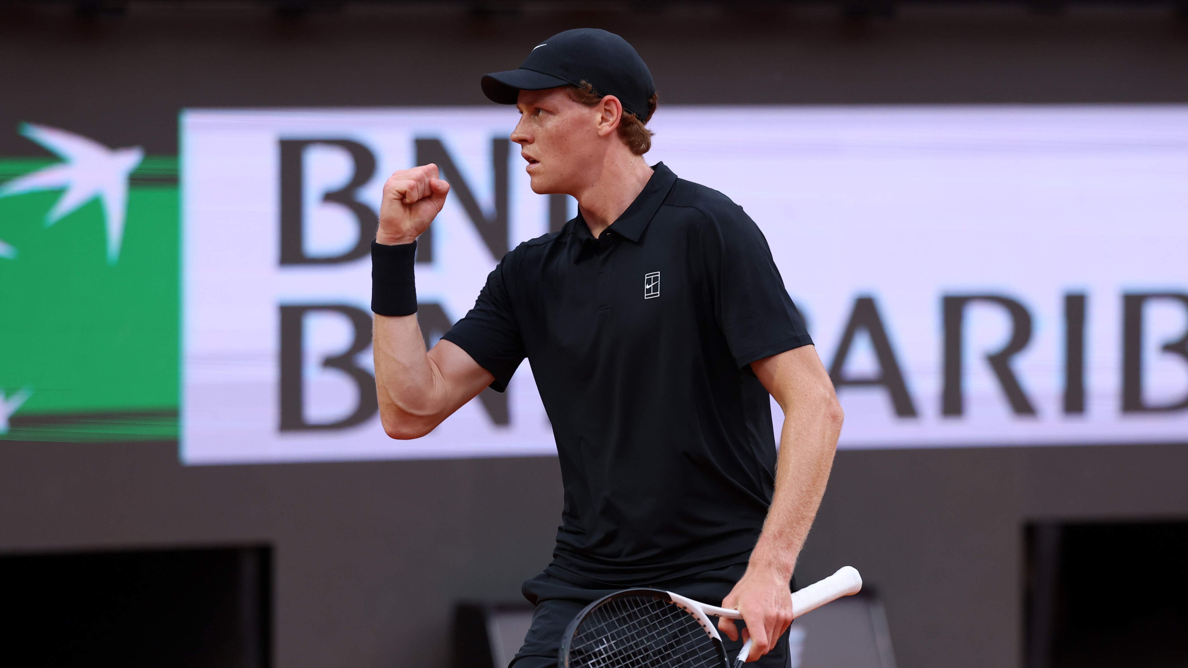 Jannik Sinner eenvoudig naar derde ronde in Rome, Aryna Sabalenka verrassend uitgeschakeld