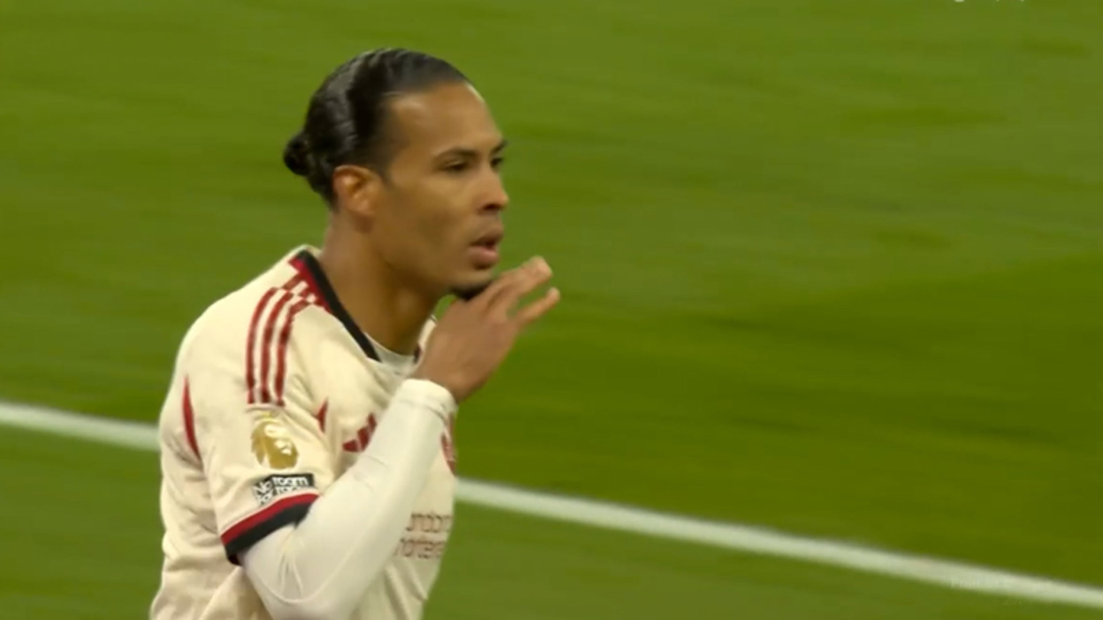 Virgil van Dijk maakt gelijk tegen Aston Villa!