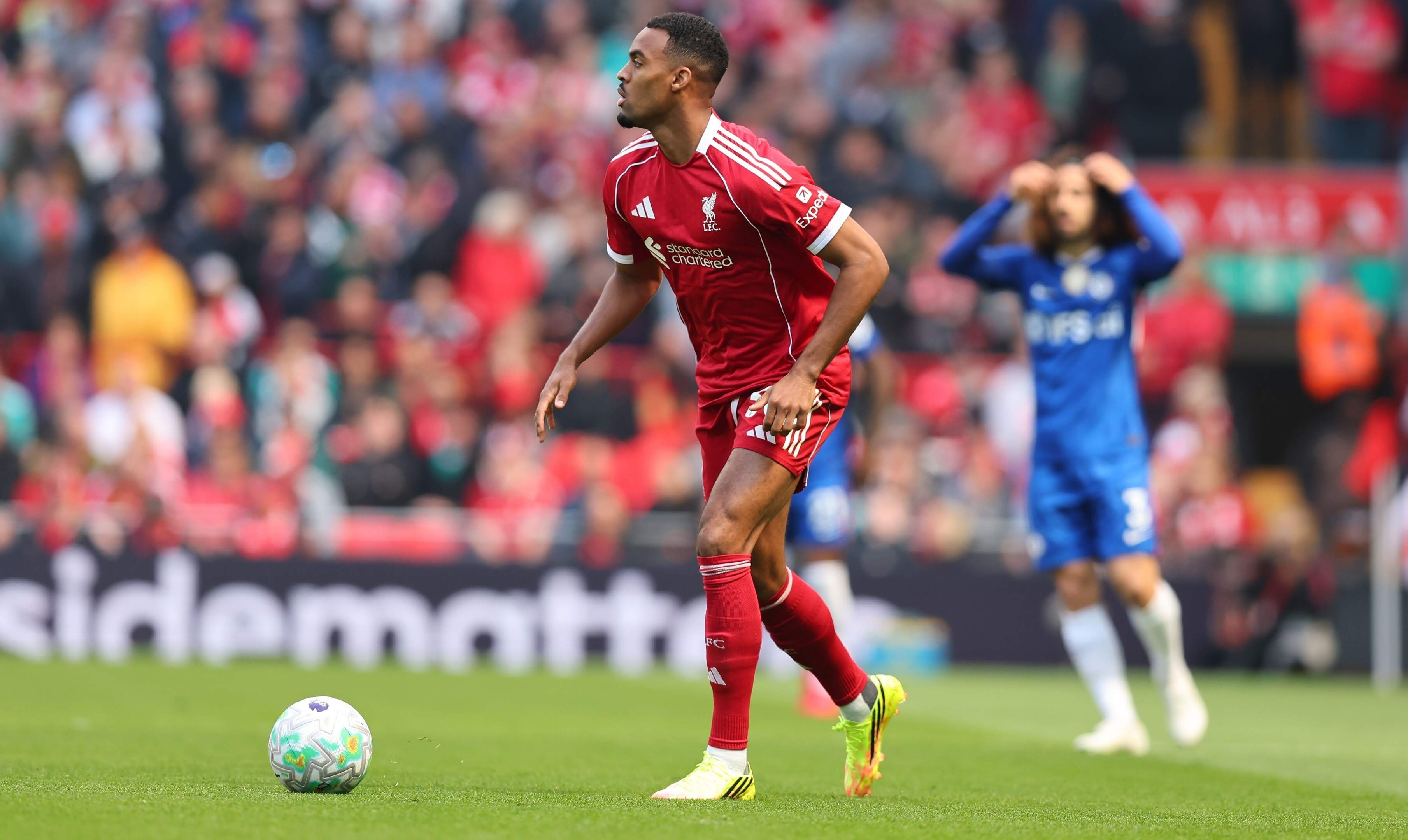 Wisselvallig Liverpool krijgt ondanks fraaie goal Ryan Gravenberch Chelsea niet op de knieën