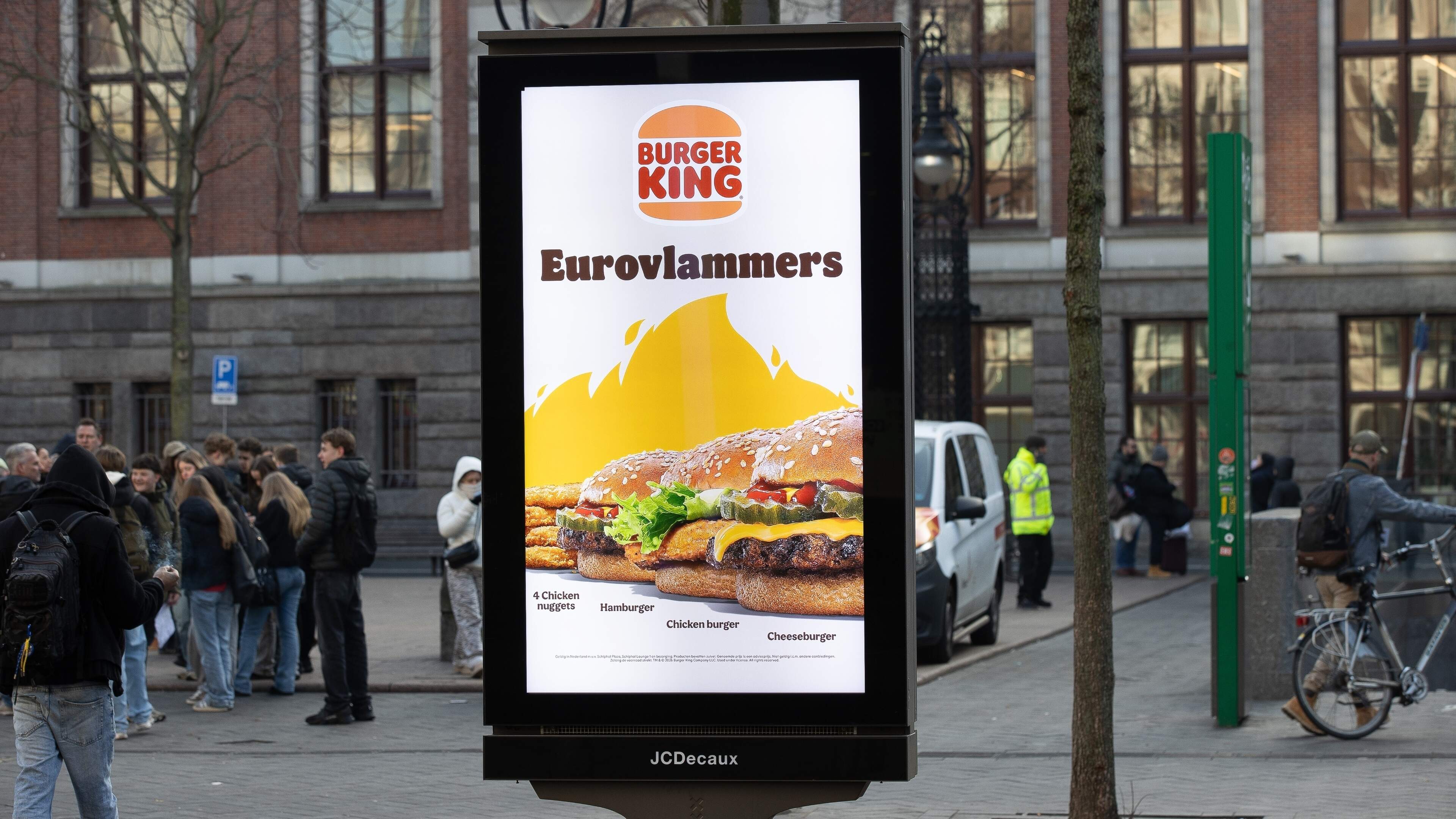 Amsterdam verbiedt vlees- en vliegreclame, maar laat posters voorlopig gewoon hangen