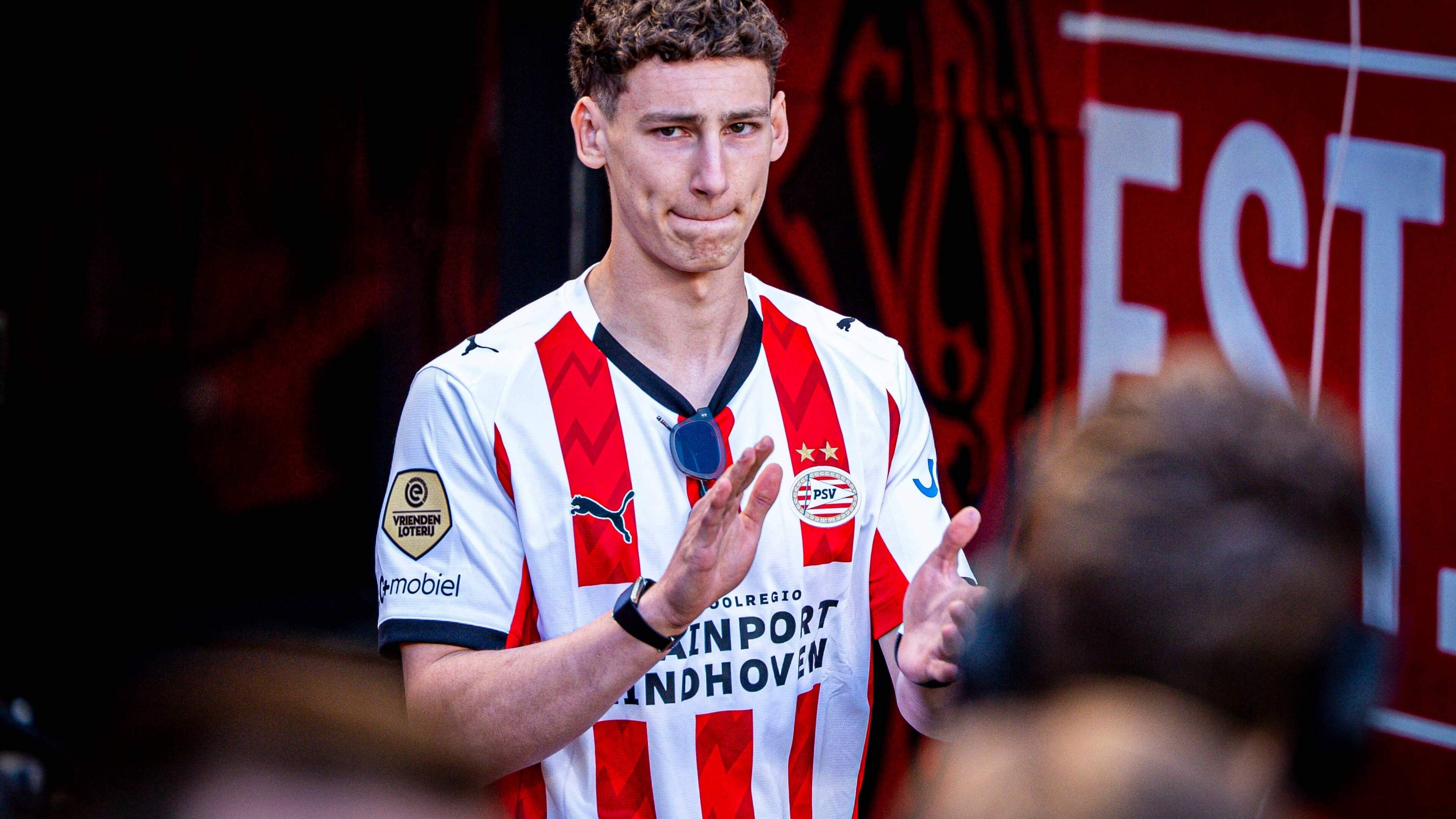 PSV-coach Peter Bosz: ’Van Bommel en Pléa gaan langer door én beginnen eerder’