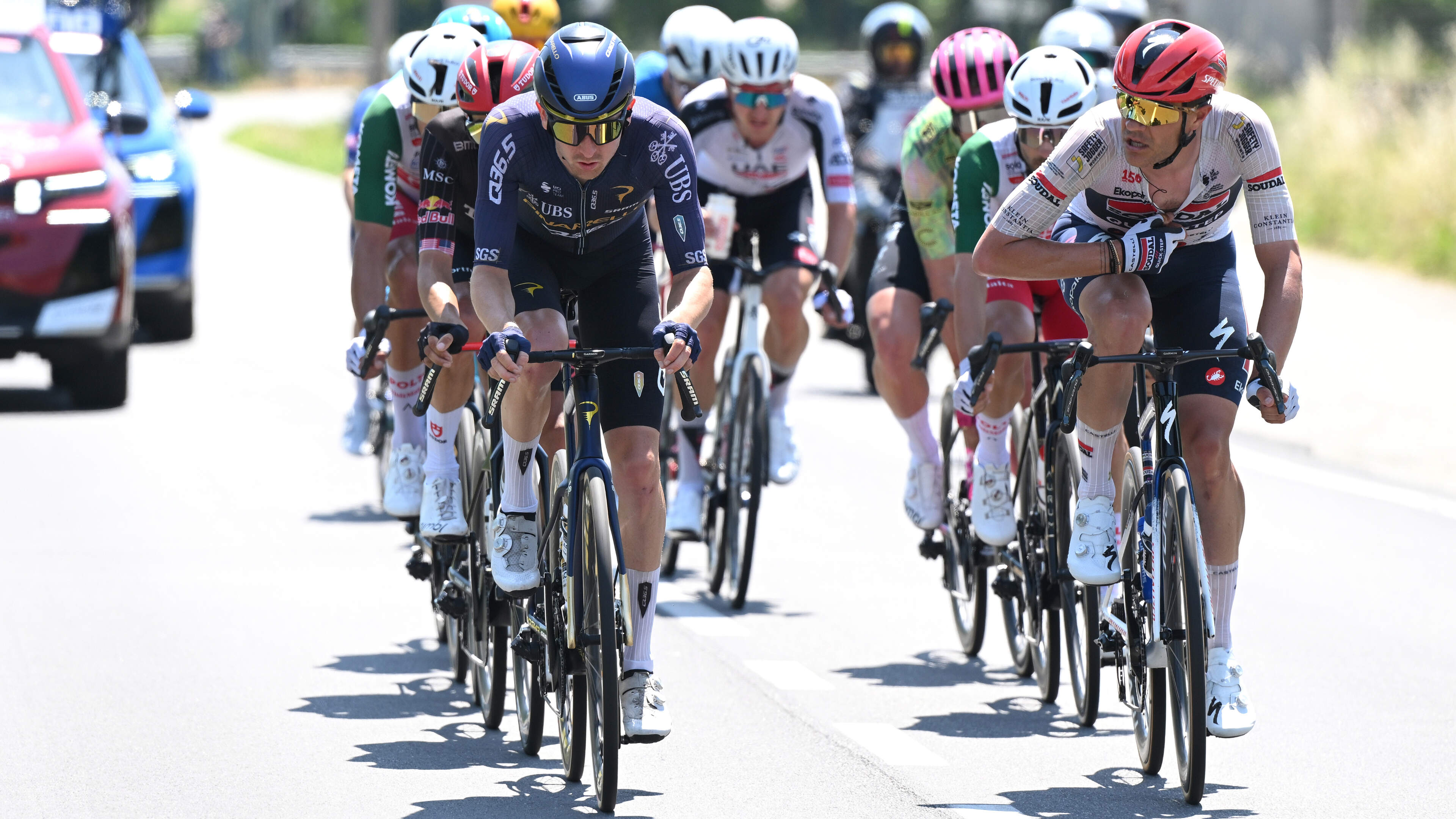 Live Giro d'Italia: kopgroep heeft negen minuten voorsprong op peloton in dertiende etappe