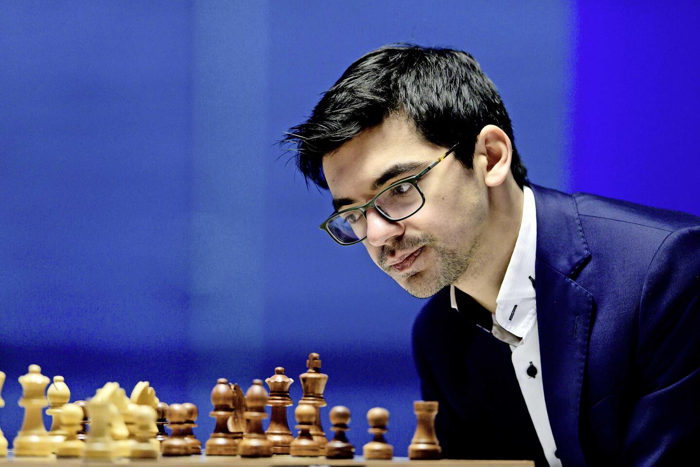 Anish Giri deelt tik uit aan Rus én pakt dikke prijzenpot | De Telegraaf
