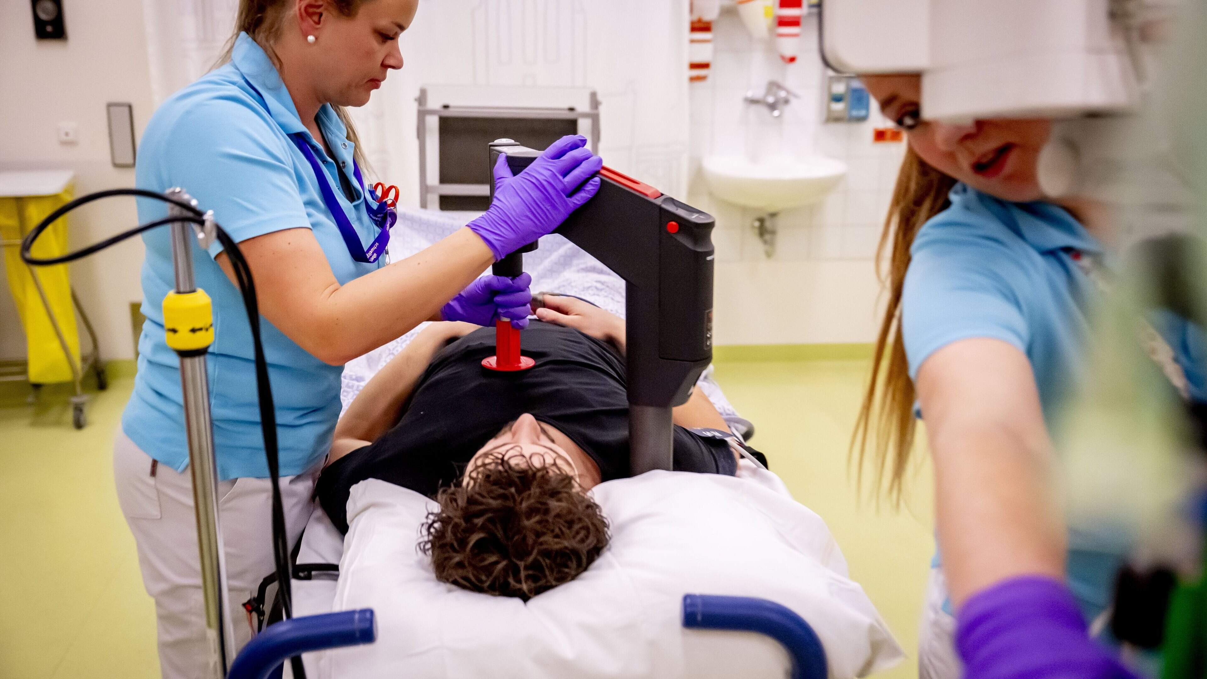Nachtwerker gebukt onder agressie en geweld: ’Een cliënt beet me’