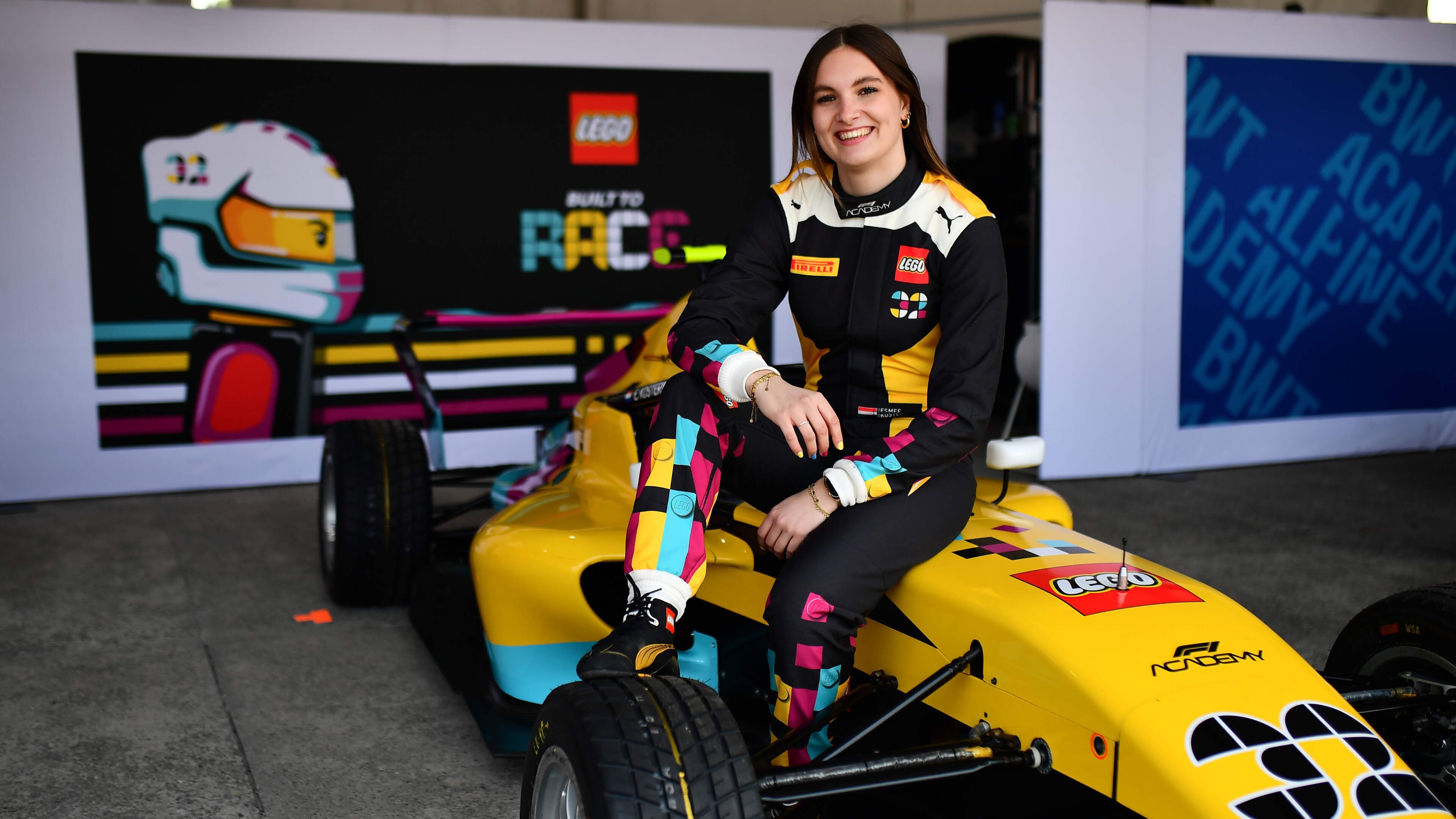 Esmee Kosterman (20) racet als vrouwelijk talent voor F1 Academy: ’Je moet sterk zijn, anders hou je het niet vol’