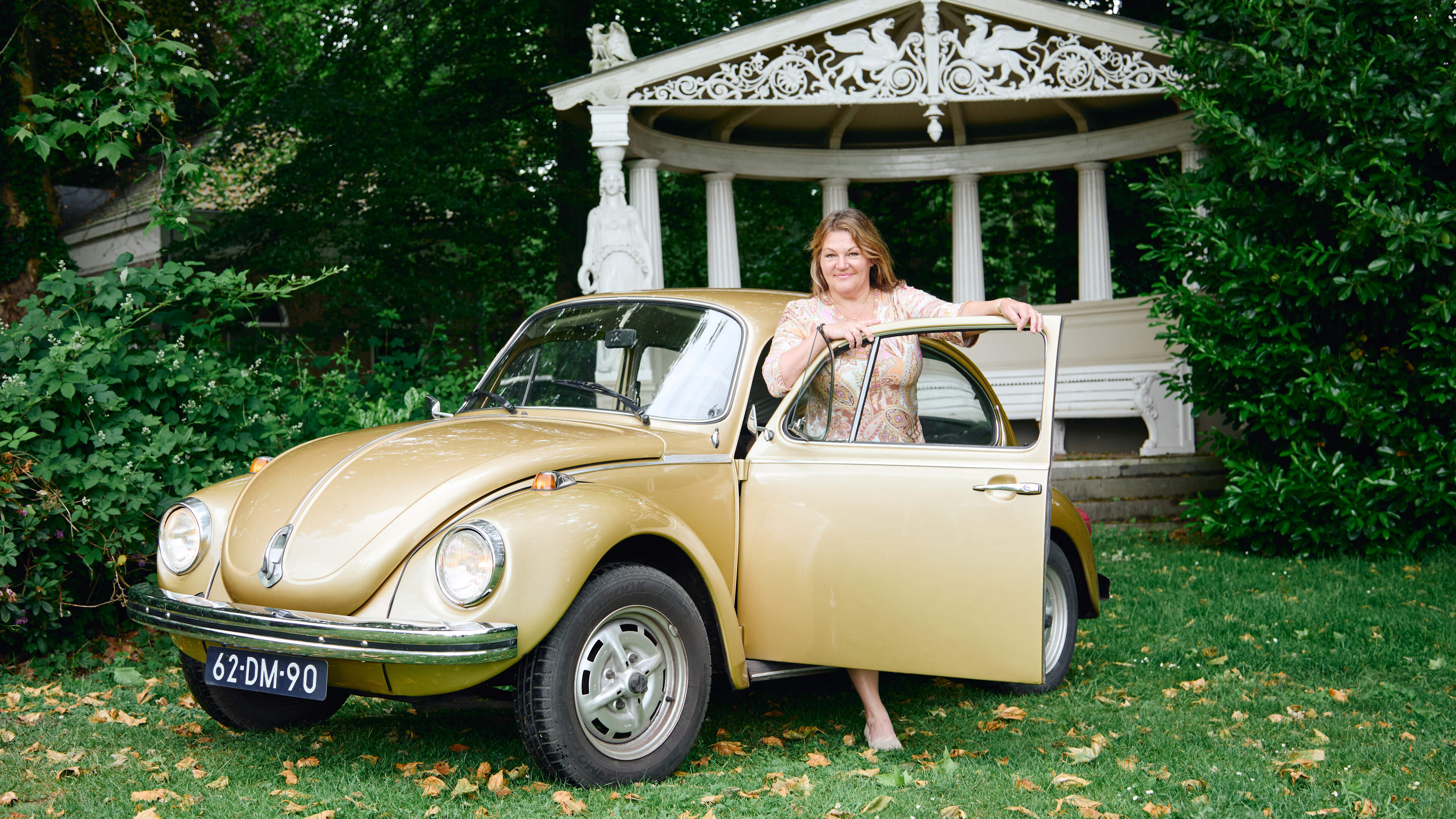 Gina (60) was zo gek op haar Kever dat ze autotech
