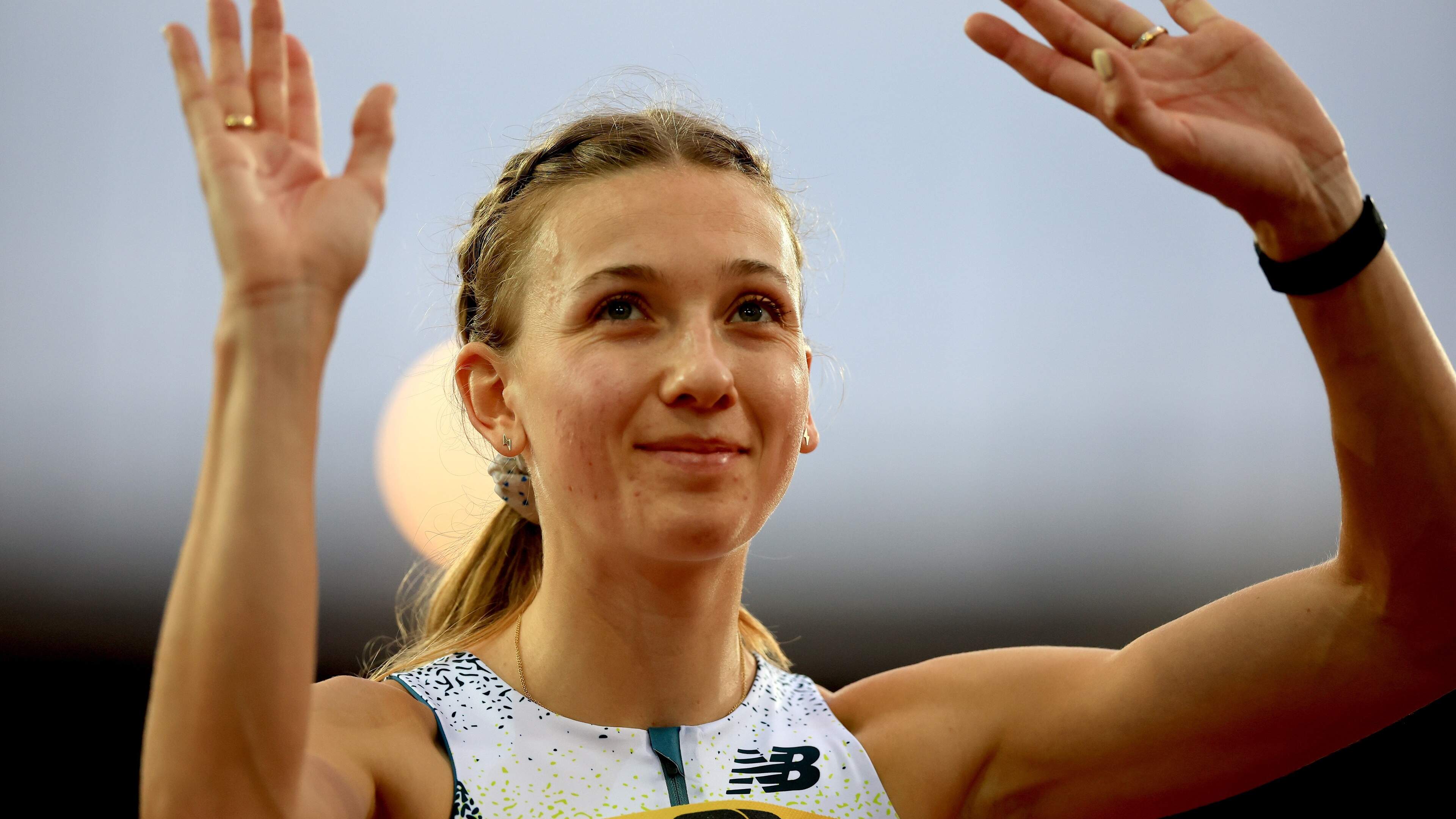 Femke Broeders-Bol laat concurrente Hodgkinson nog even voorgaan in Londen