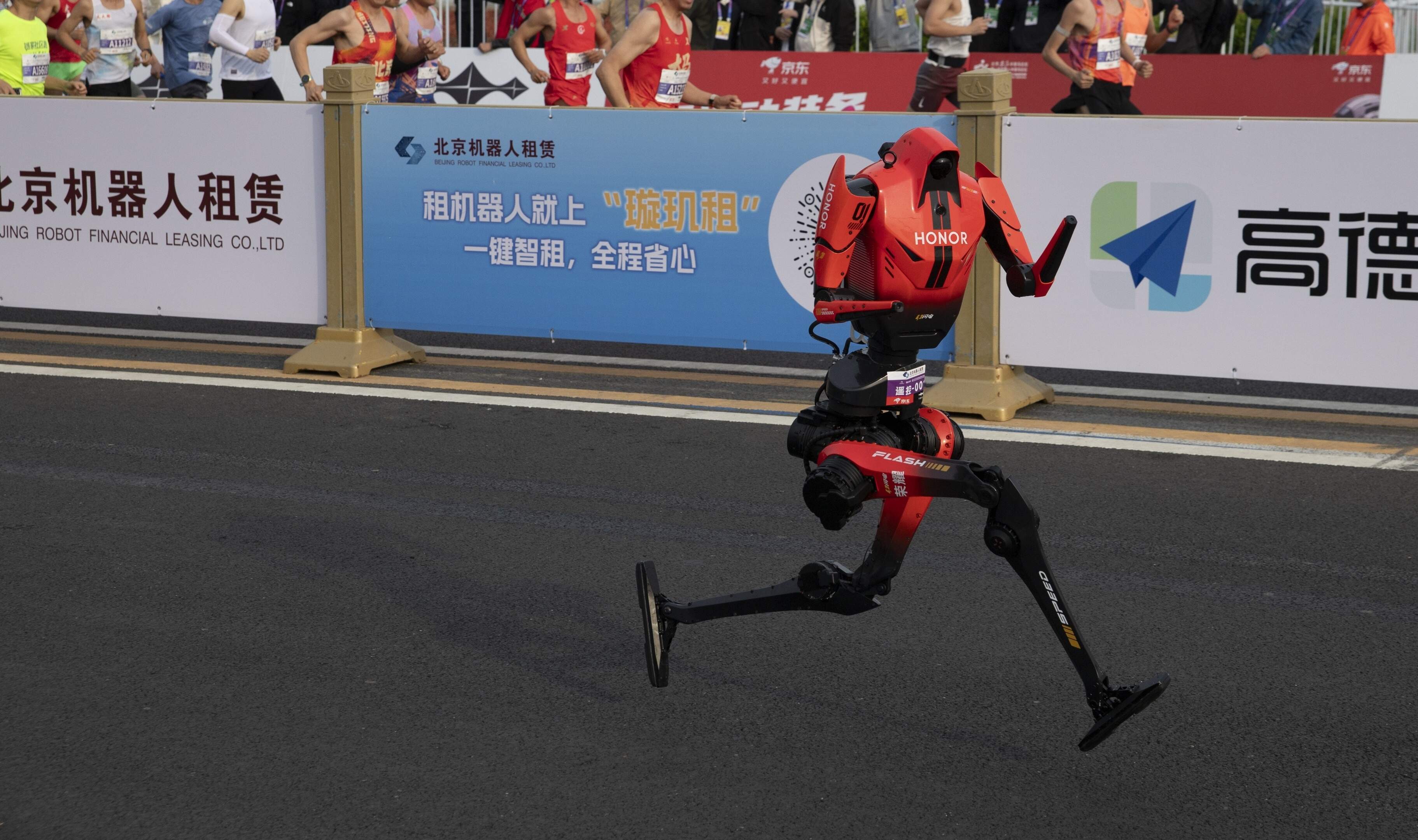 Chinese robot verpulvert wereldrecord van de mens tijdens halve marathon in Peking