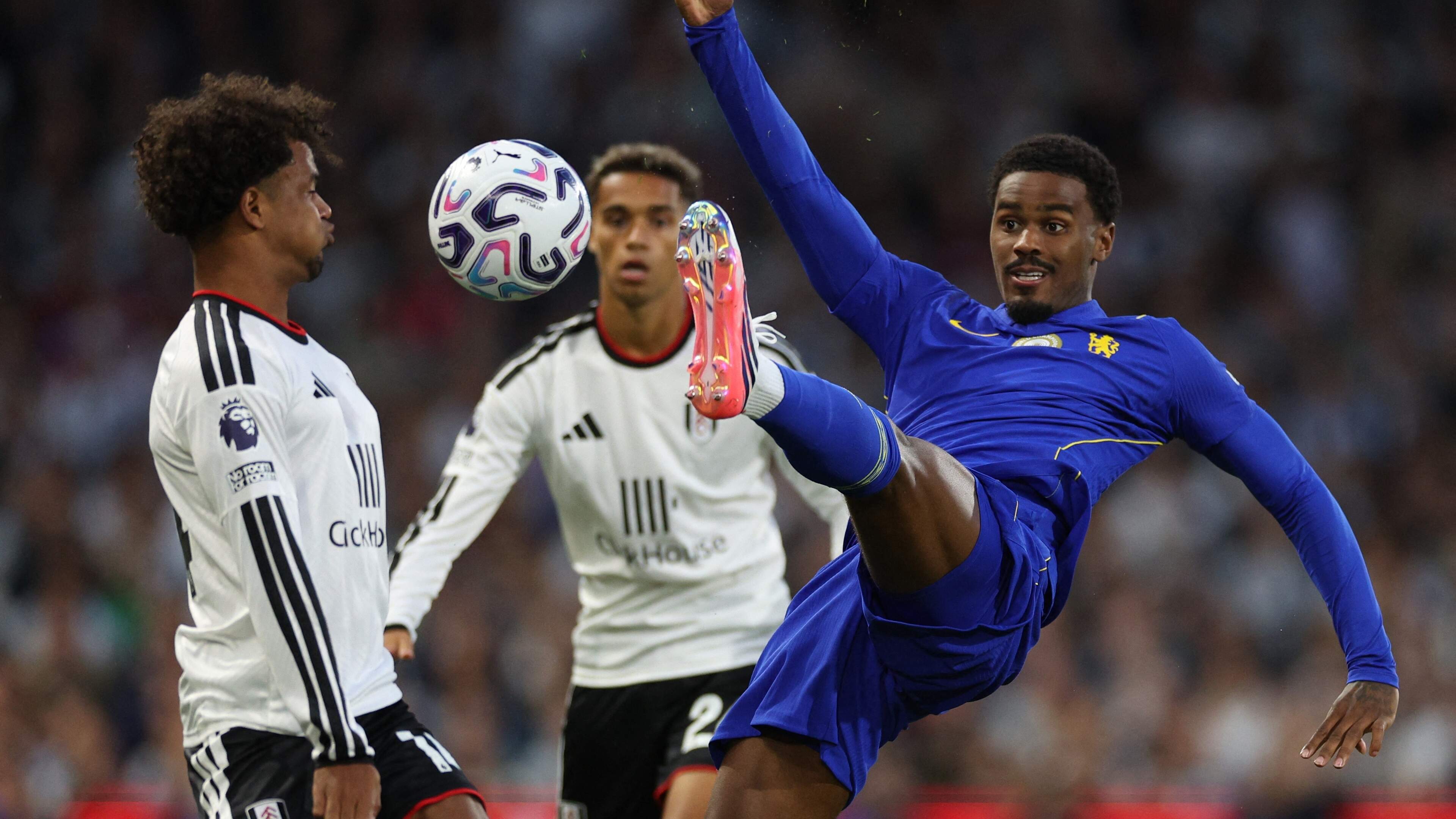 Jorrel Hato grijpt met Chelsea volle pond op bezoek bij Fulham