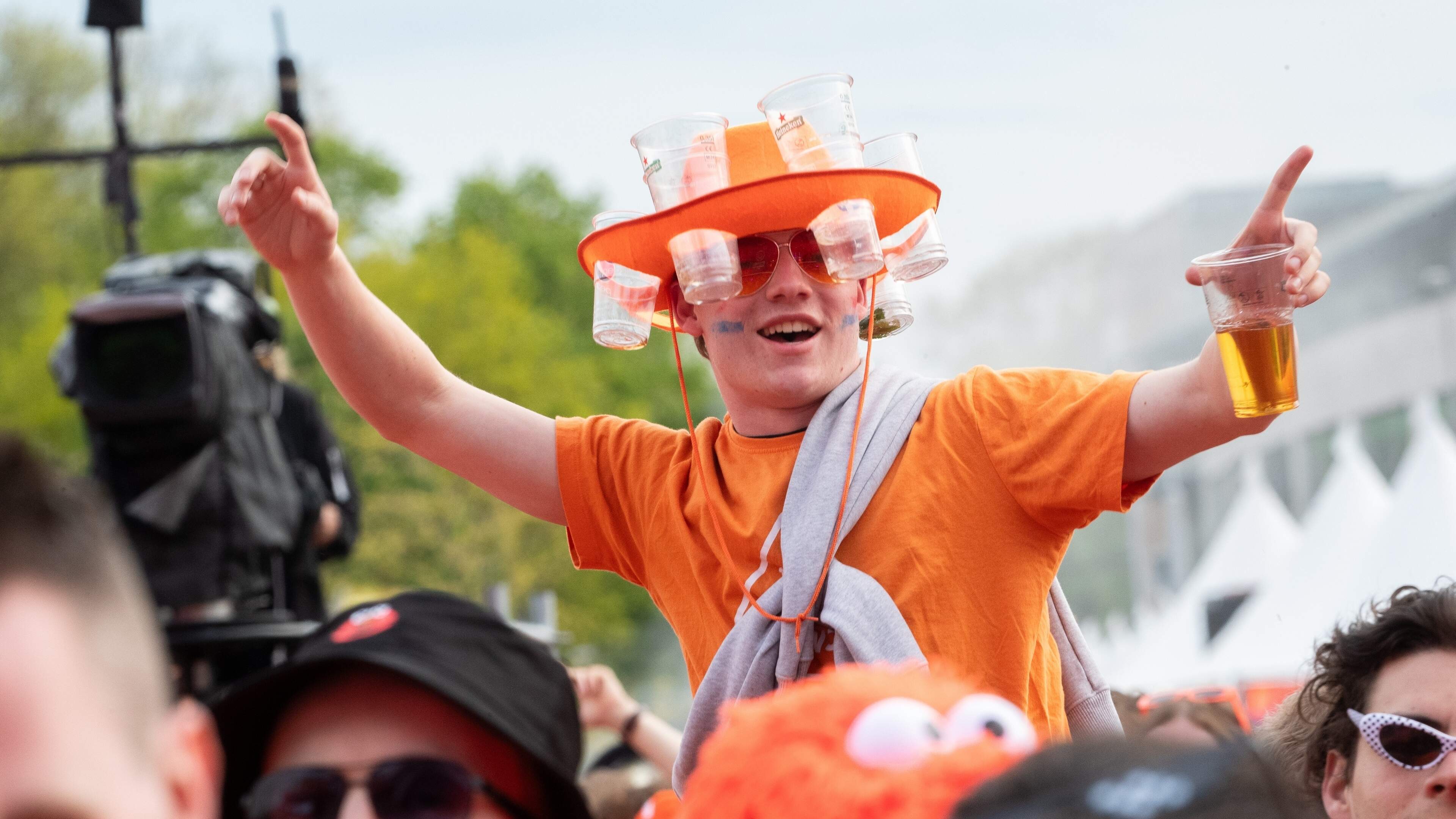 Dit wordt het weer tijdens Koningsnacht en -dag: ’Dikke jas maar ook zonnebrand’