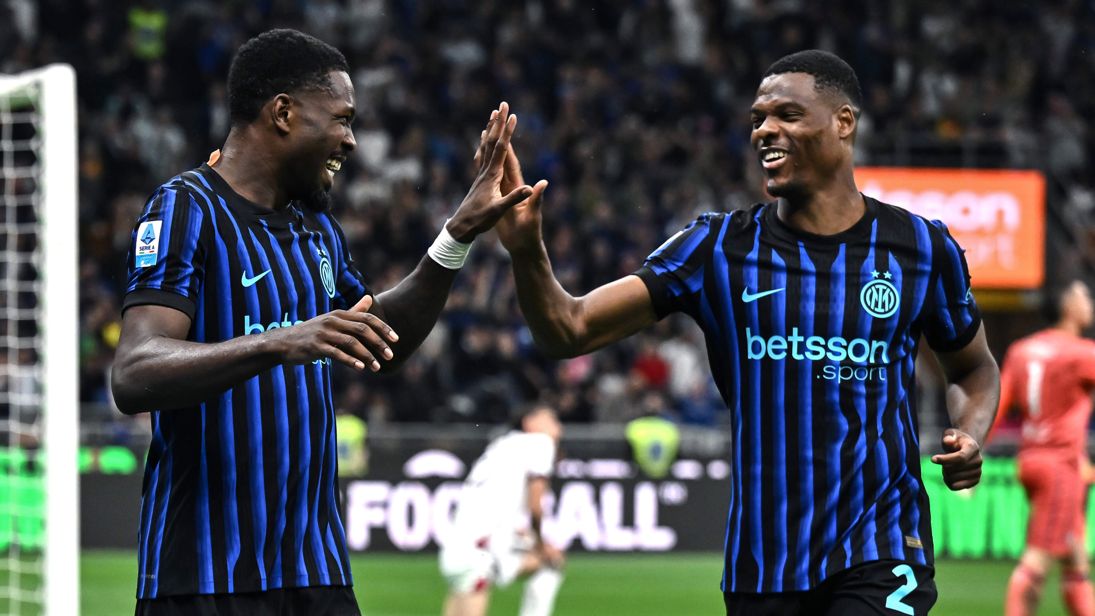 Denzel Dumfries en Stefan de Vrij verstevigen koppositie met Inter en kunnen Serie A-titel ruiken