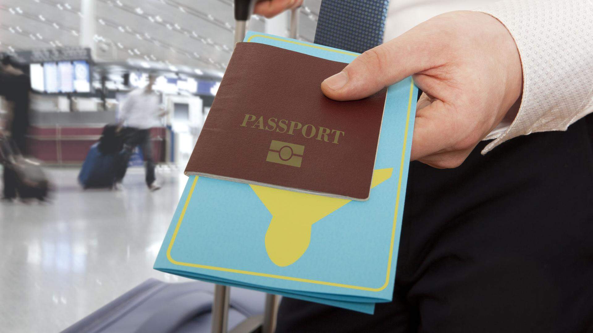 Visa en andere toeslagen kunnen op het vliegveld nog worden aangevraagd, maar van tevoren online scheelt stress en kosten.