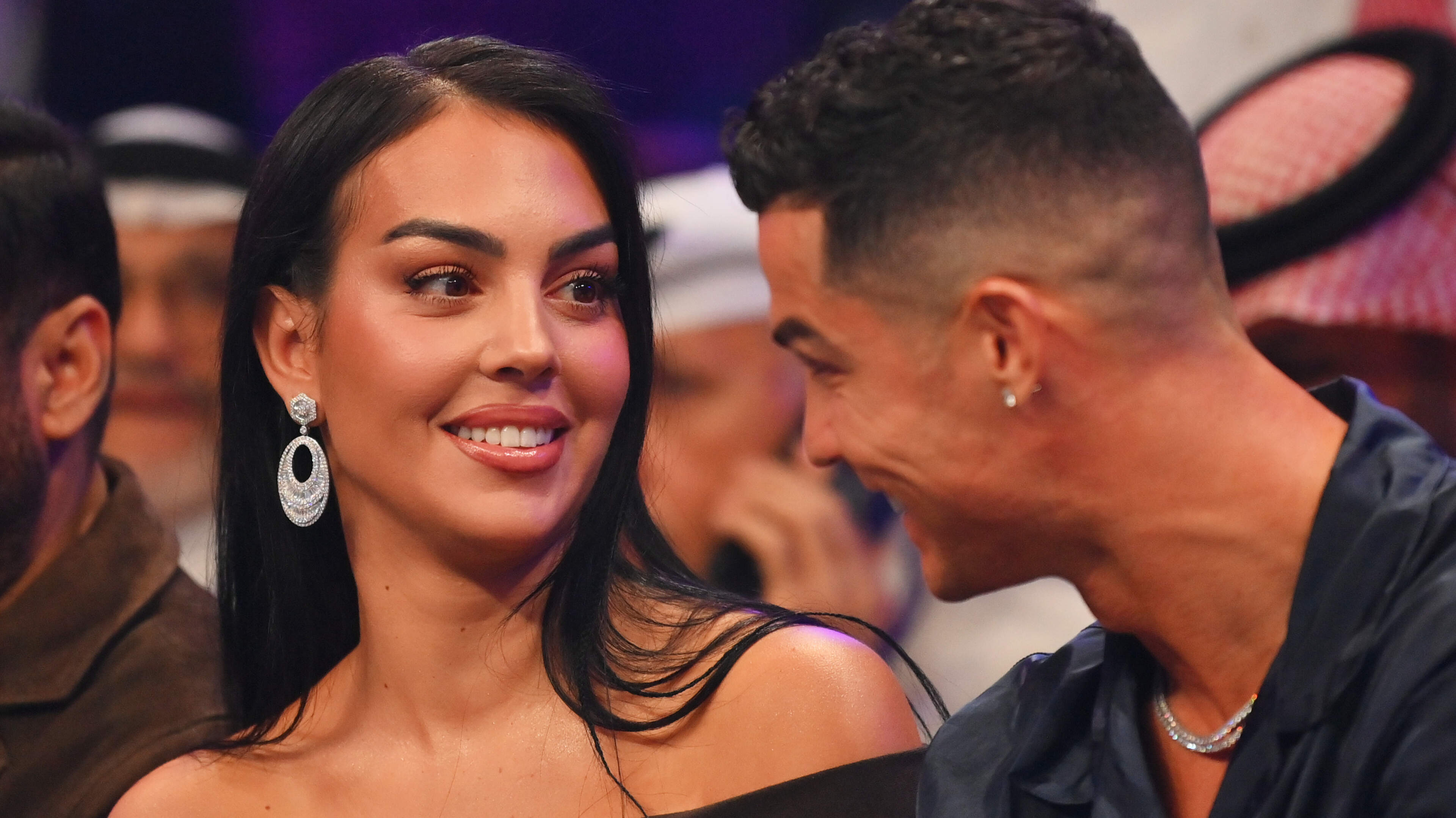 Dit is Georgina Rodríguez, de verloofde van Cristiano Ronaldo: ’Ze schaamt zich voor haar familie’