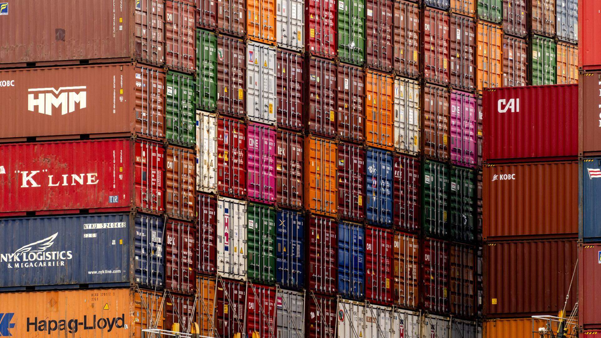 De druk op de containerterminals in Rotterdam en Atwerpen is al maanden groot.