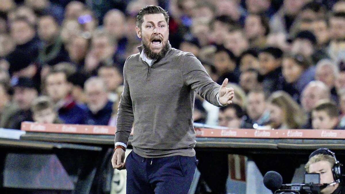 Feyenoord bevestigt: na ontslag Brian Priske staat Pascal Bosschaart ...