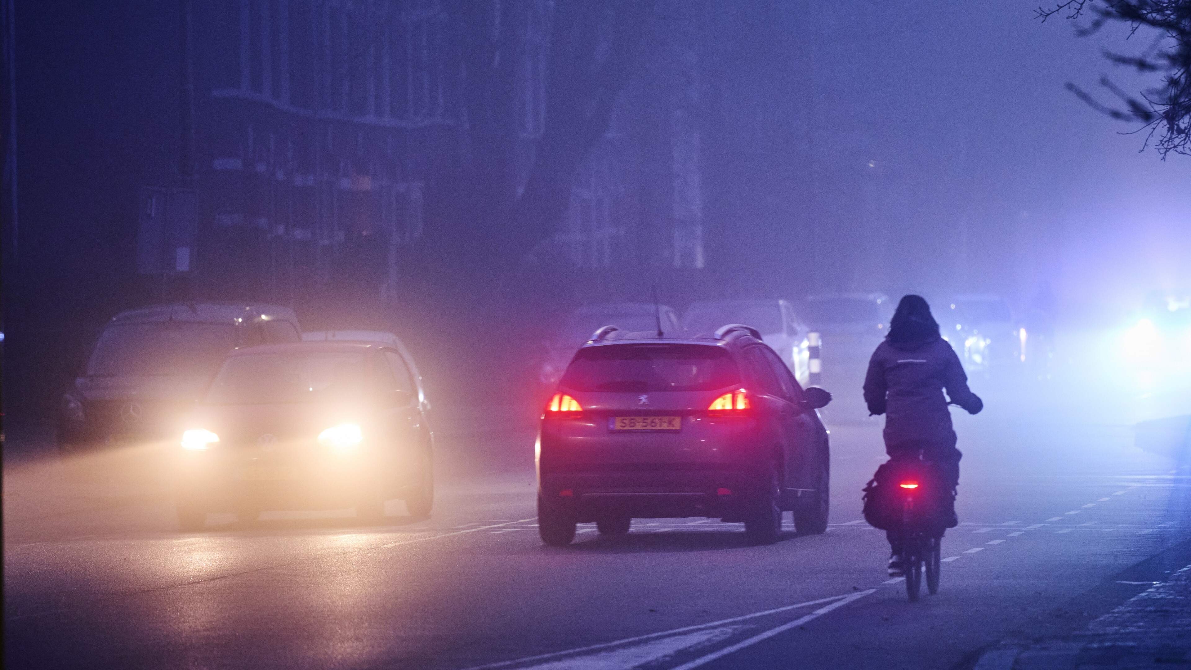 KNMI waarschuwt met code geel voor dichte mist in Nederland