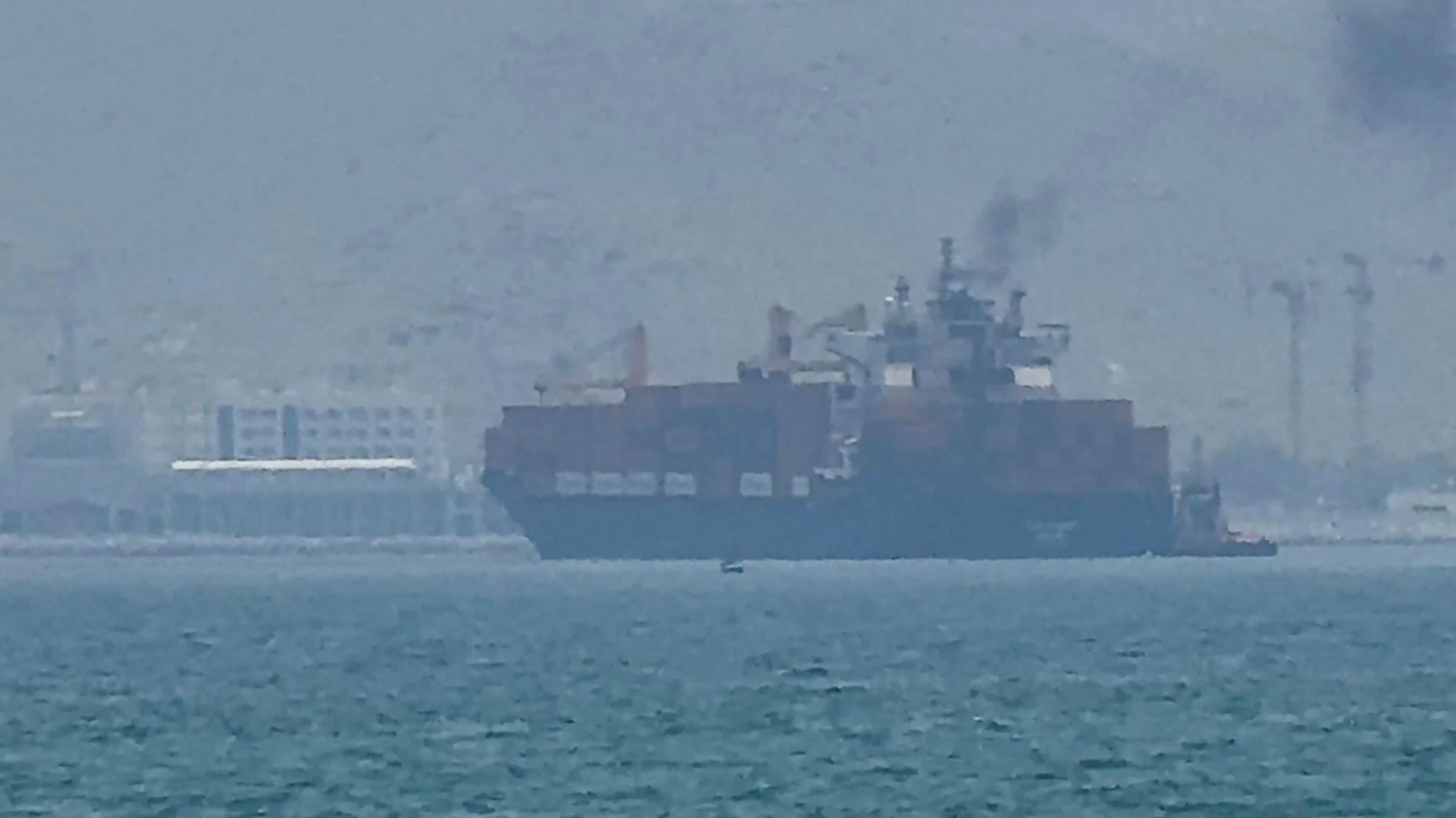 LIVE | Tanker van Nederlandse rederij onder vuur genomen bij Oman: brand in de machinekamer