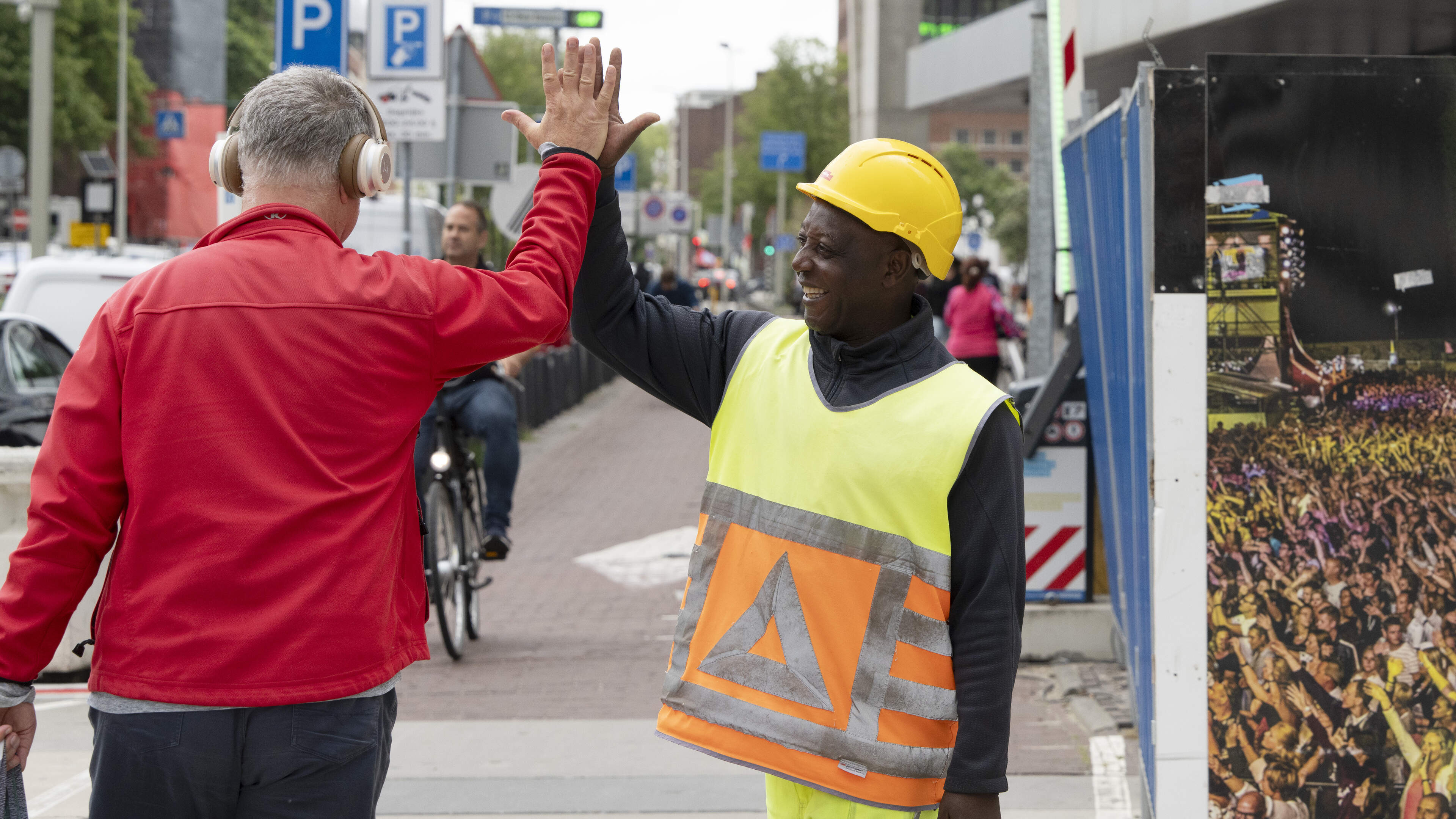 Geliefde verkeersregelaar ’Magic Mike’ stopt: ’Iemand groeten, kost niets en kan het verschil maken in iemands leven’