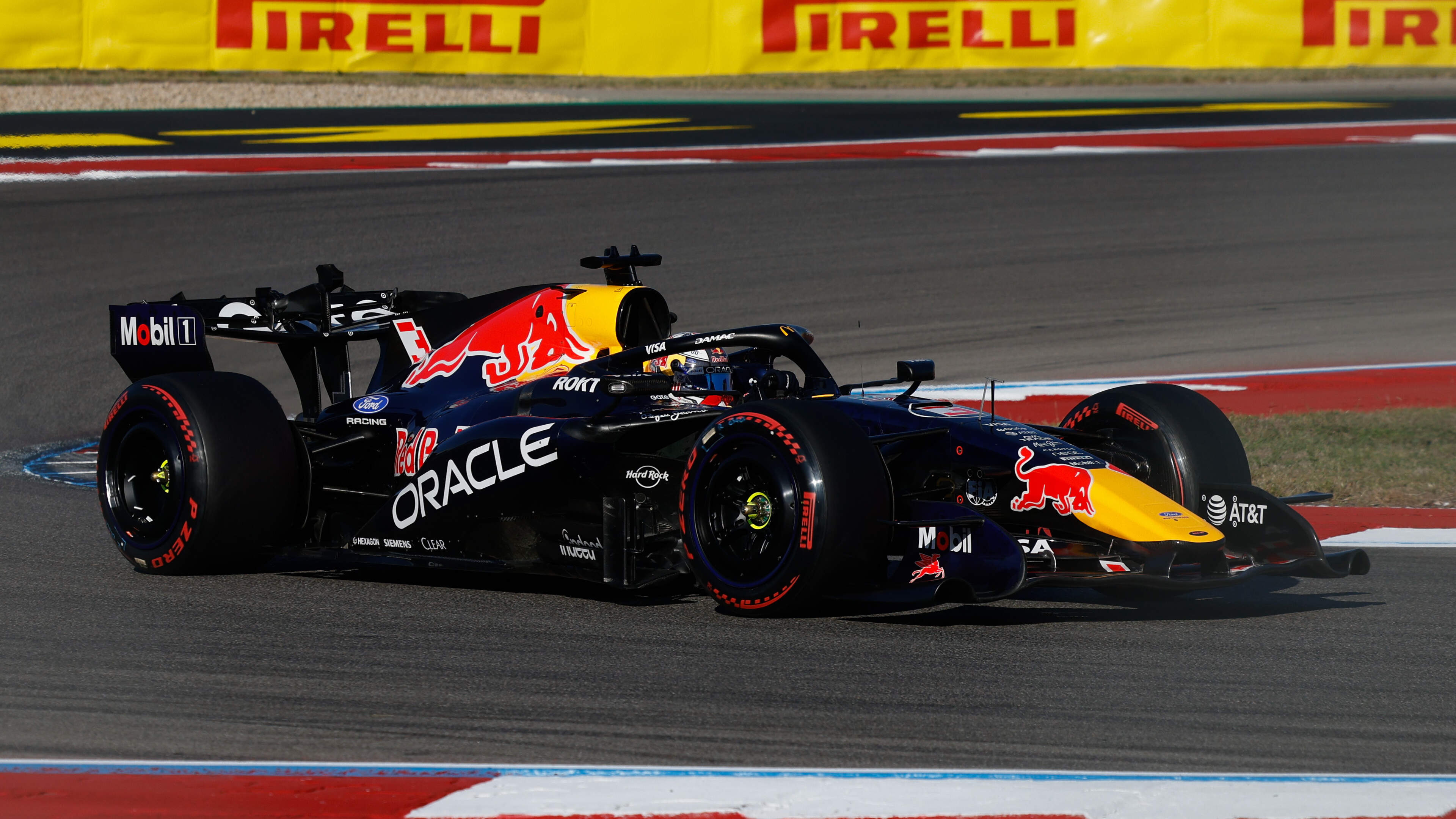 LIVE F1 | Max Verstappen probleemloos naar Q2, Lando Norris de snelste