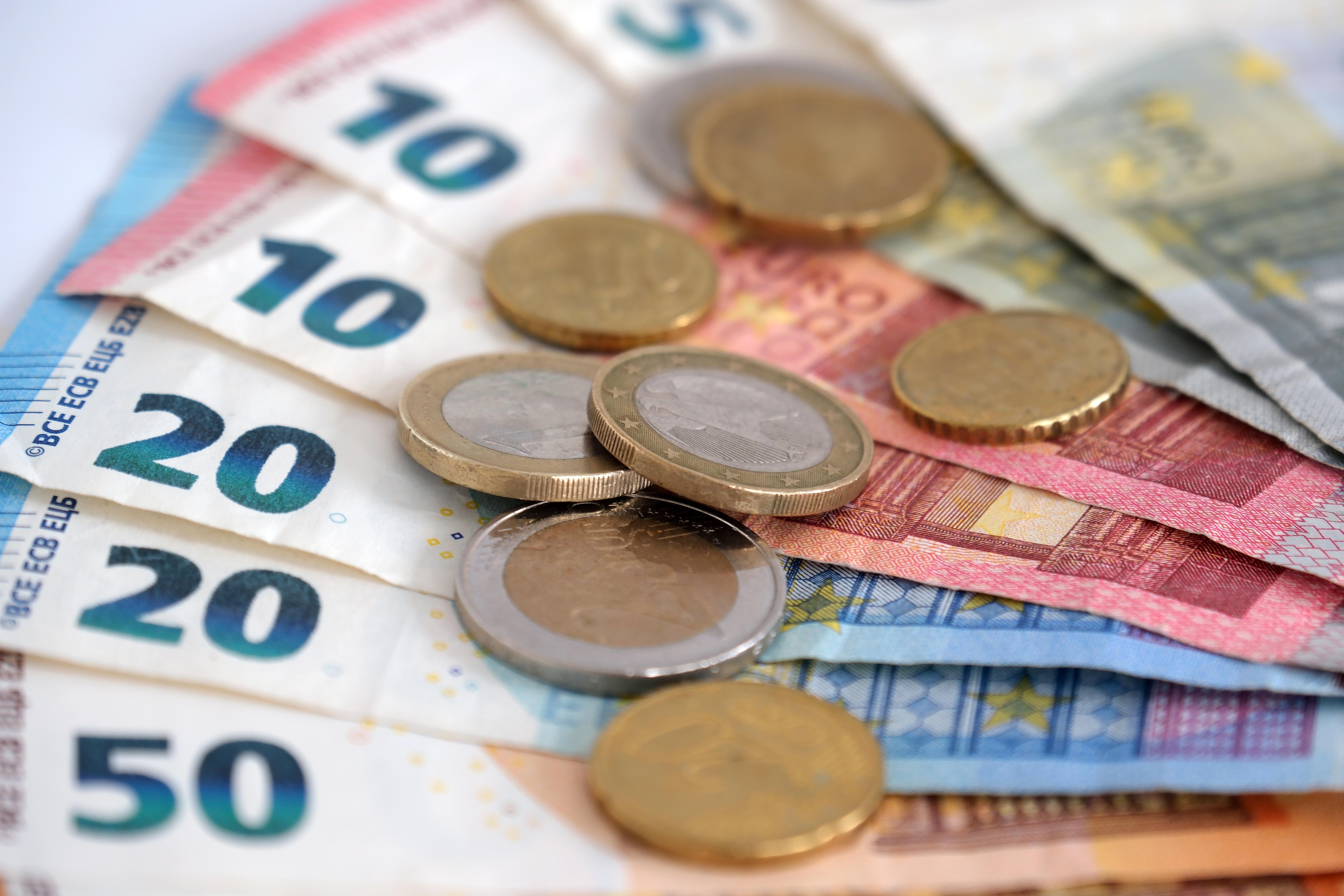 Banken: ’Houd contant geld in huis vanwege geopolitieke dreiging’ | De