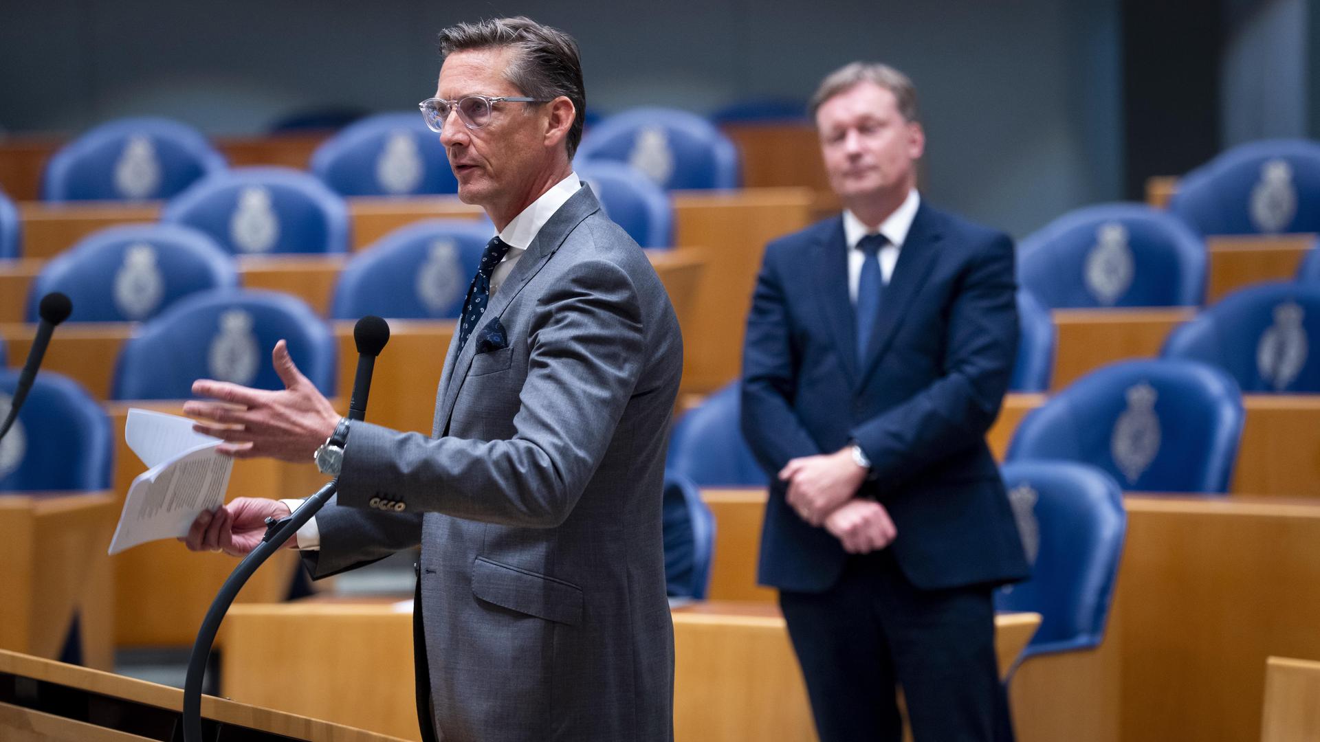 Joost Eerdmans (JA21) en Diederik van Dijk (SGP) tijdens een debat in de Tweede Kamer over de wijziging van de vreemdelingenwet.