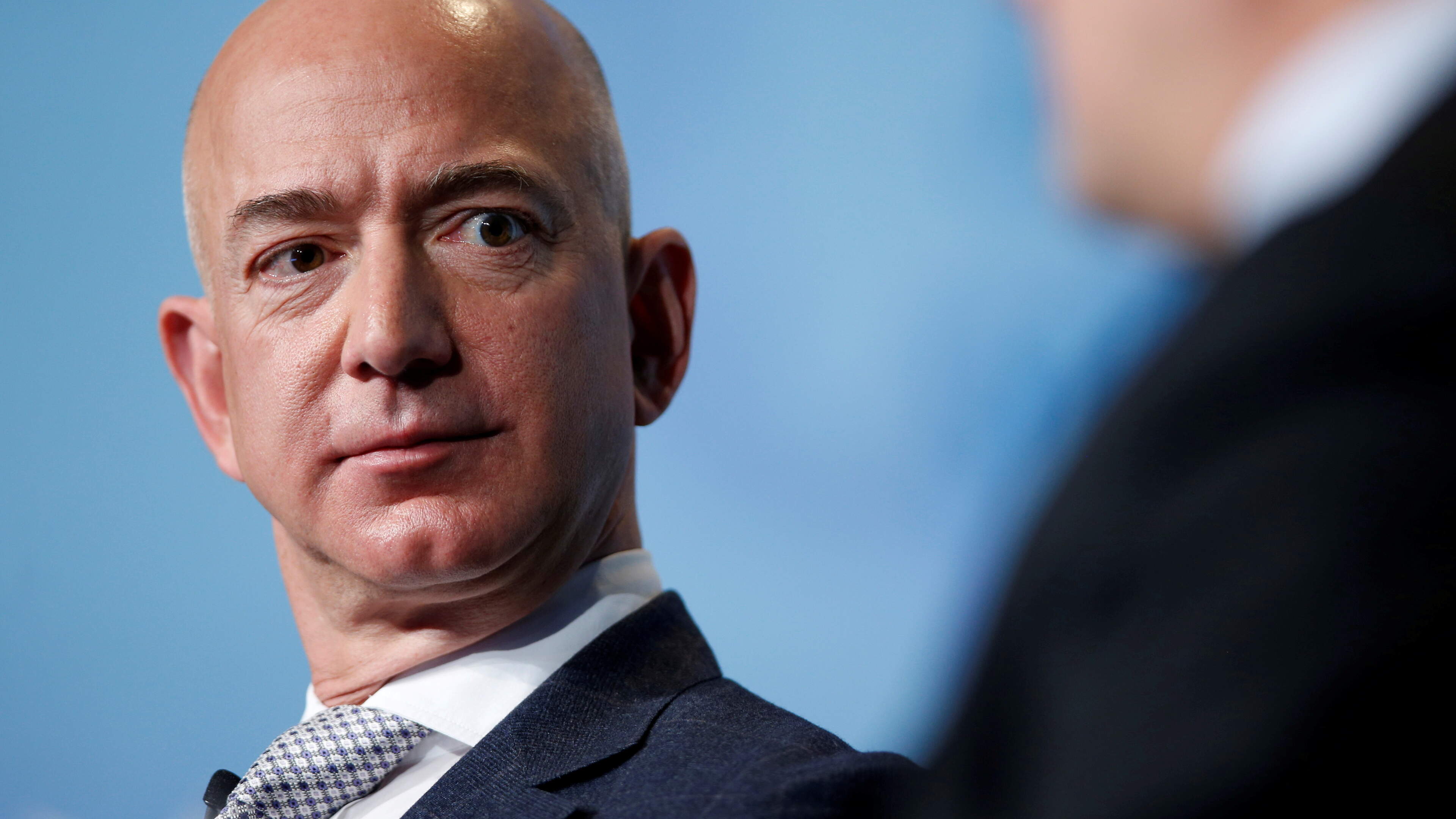 ’Jeff Bezos benaderd om mede-eigenaar te worden van Liverpool’