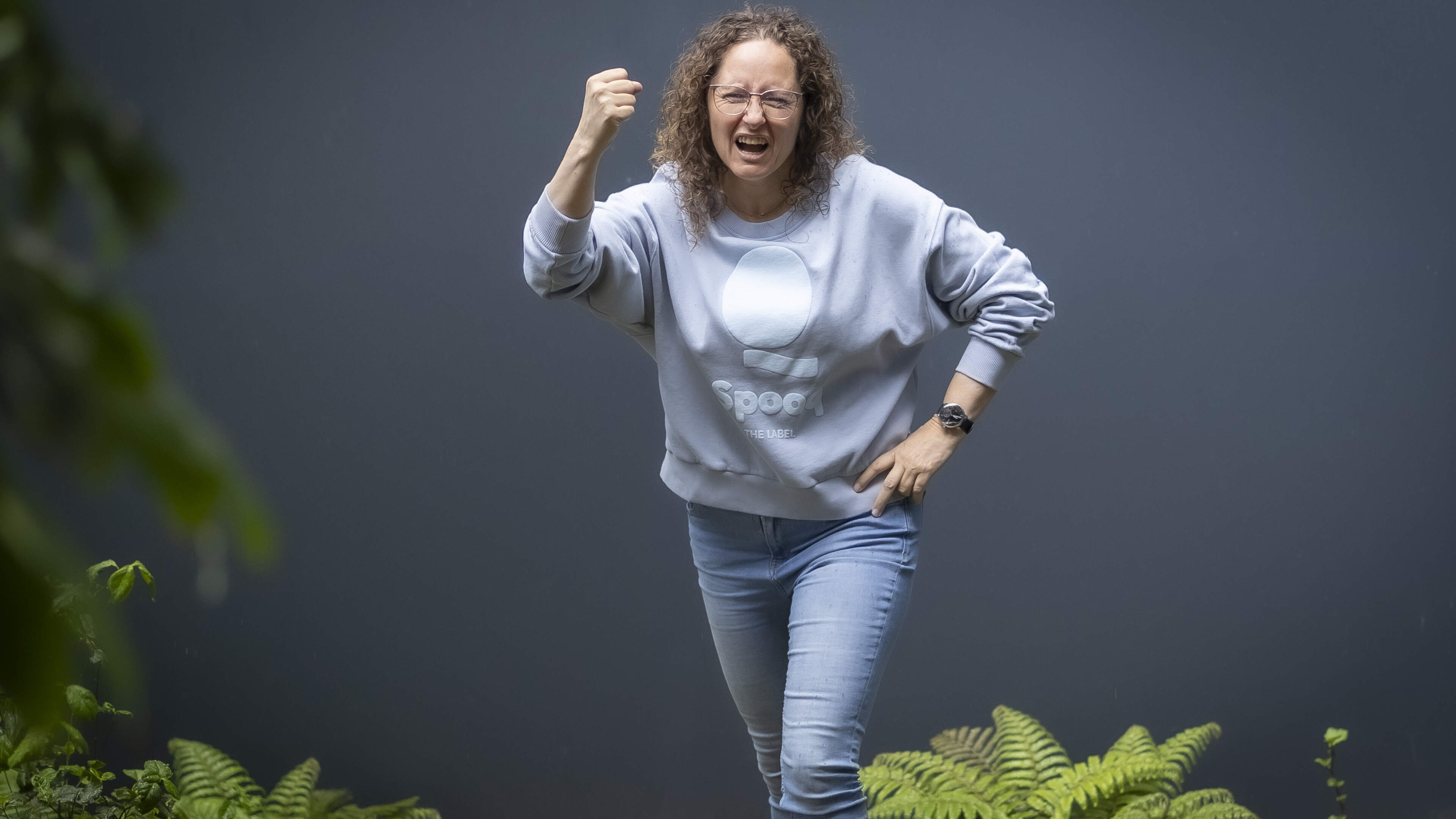 Esther van der Voort was ambtenaar en trekt nu volle zalen als comedian: ’Mijn pubers slopen de boel’