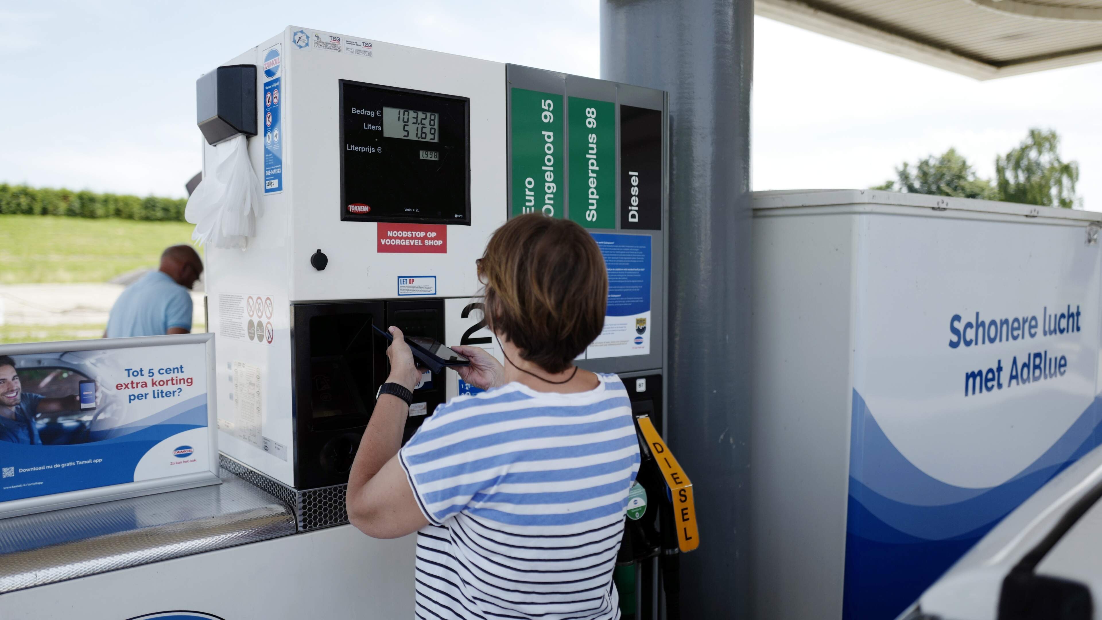 Waakhond ACM voor energie: ’Automobilist die iets verder rijdt, verdient 12,50 euro per tank’