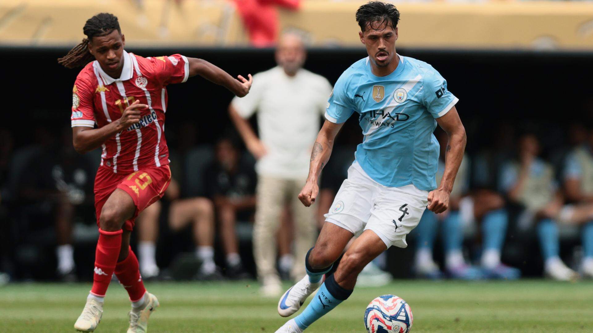 Tijjani Reijnders (4) in actie tegen Wydad AC