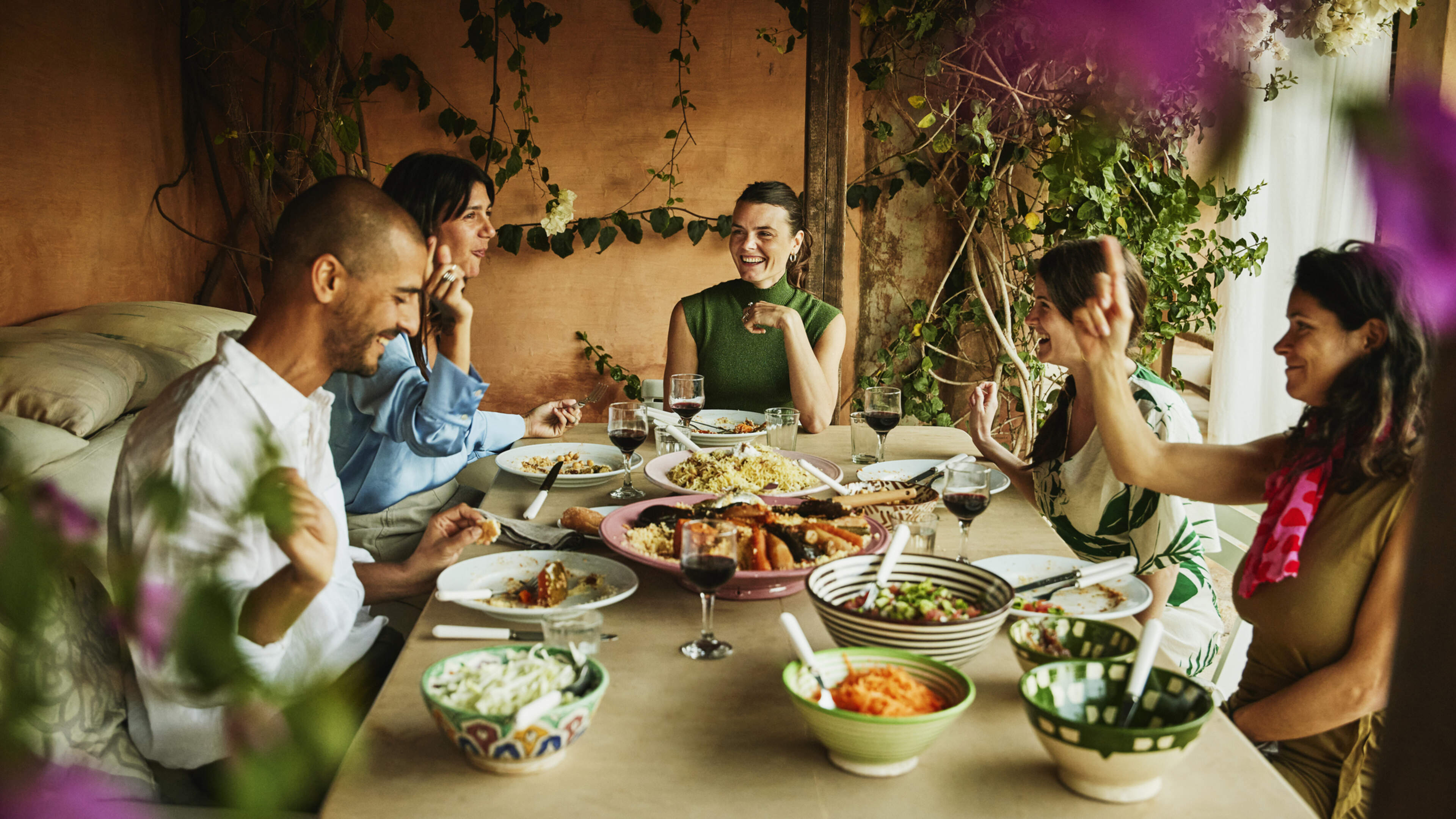 Zo komen we weer van die vakantiehonger af: ’All-inclusivebuffet en een cocktail vóór de lunch, dat is toch idioot?’