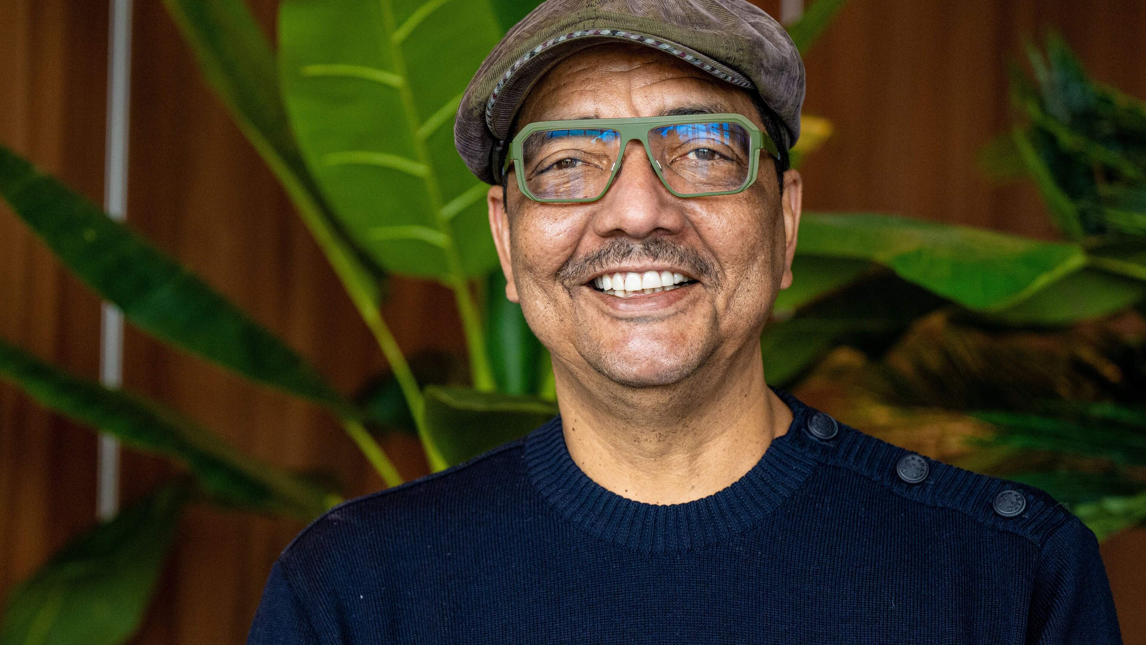 Jörgen Raymann keert na jaren met typetje Tante Es terug op televisie: ’I am back, baby!’