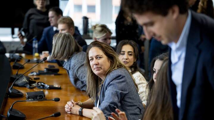 DEN HAAG - Marjolein Moorman en Jesse Klaver tijdens een fractiebijeenkomst van GL/PvdA, een dag na de Tweede Kamerverkiezingen. 