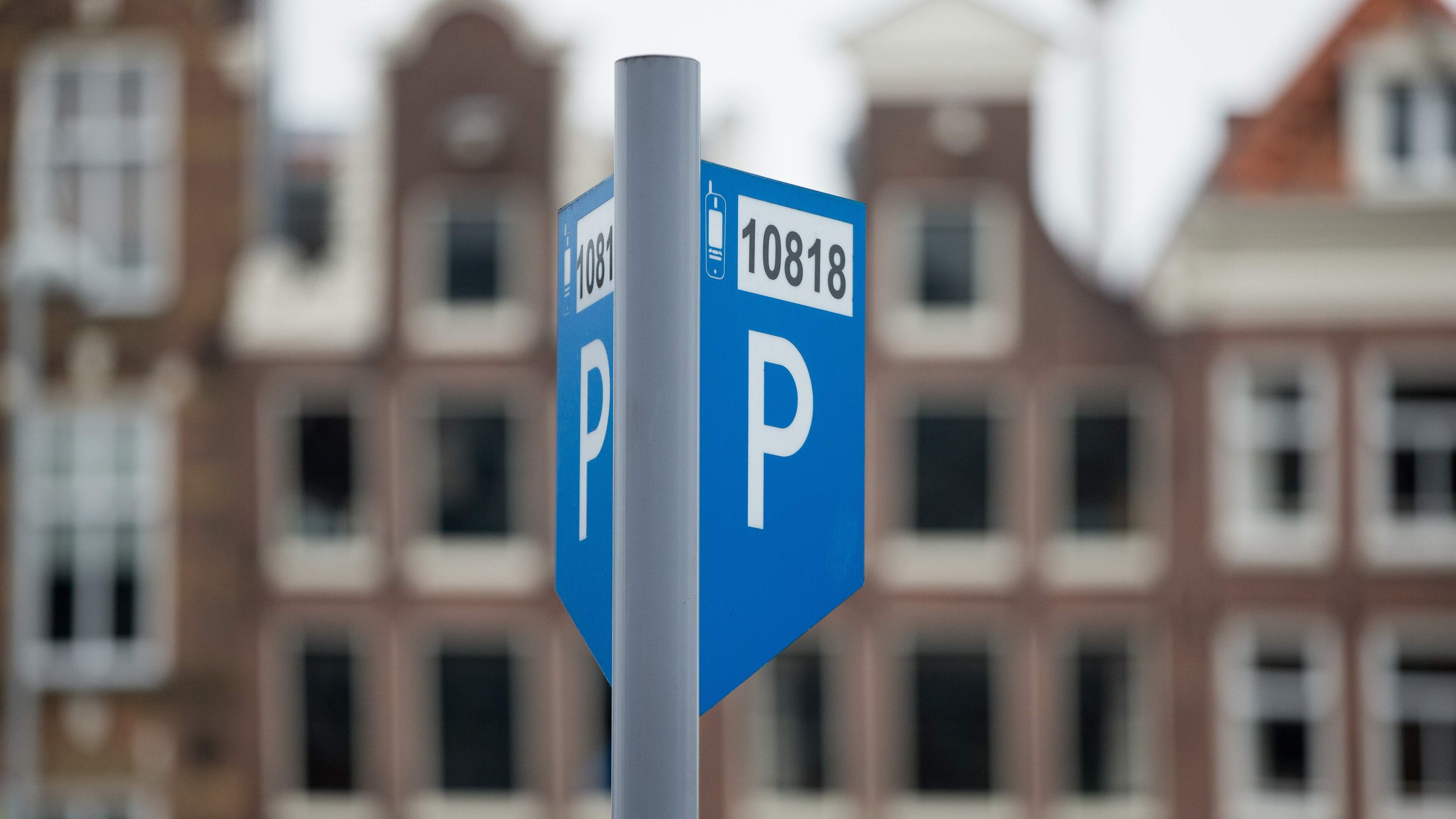 Meer betaald parkeren, minder miljoenen in gemeentekas: ’Ams