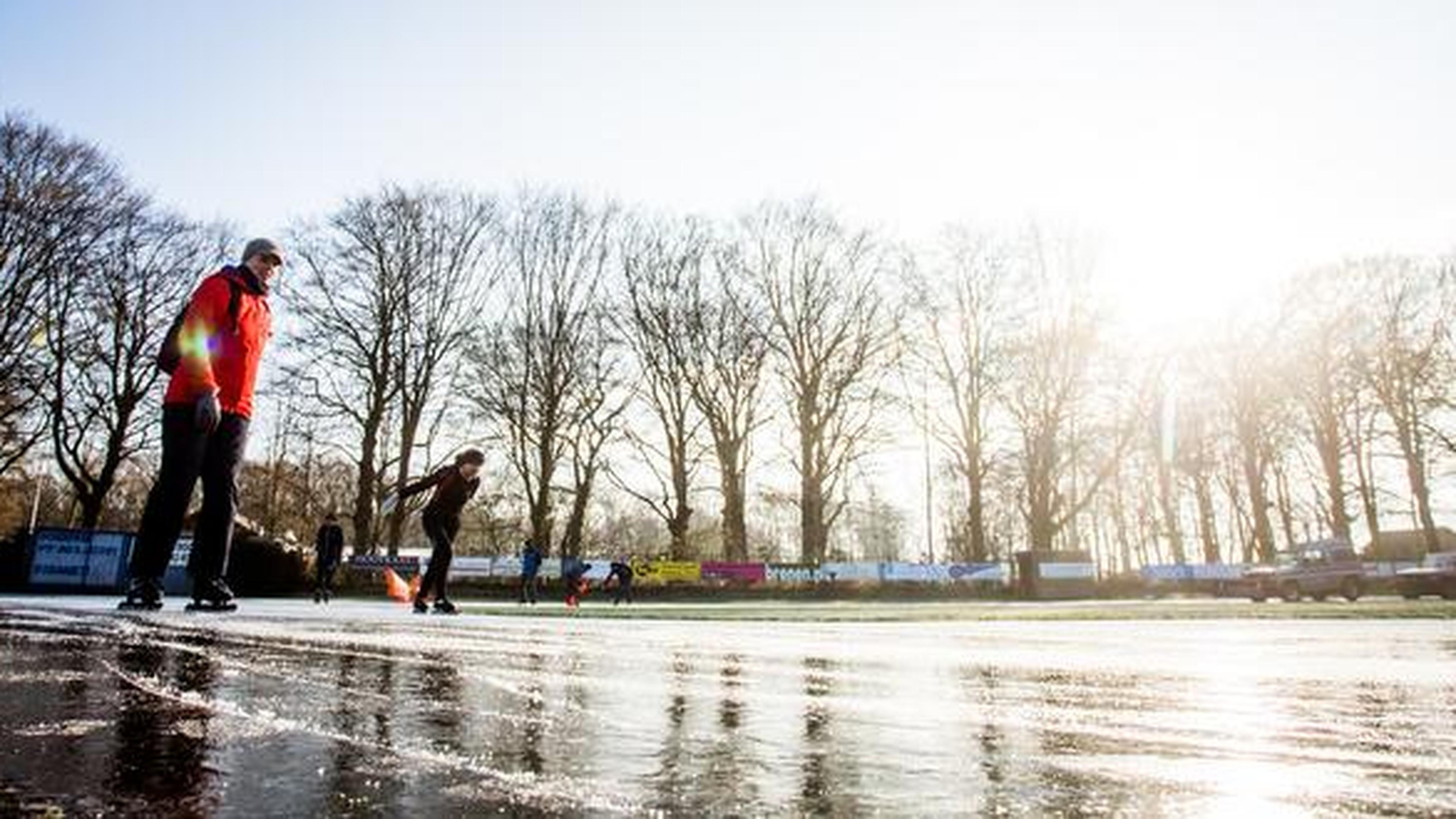 Eindelijk schaatspret op natuurijsbaantjes