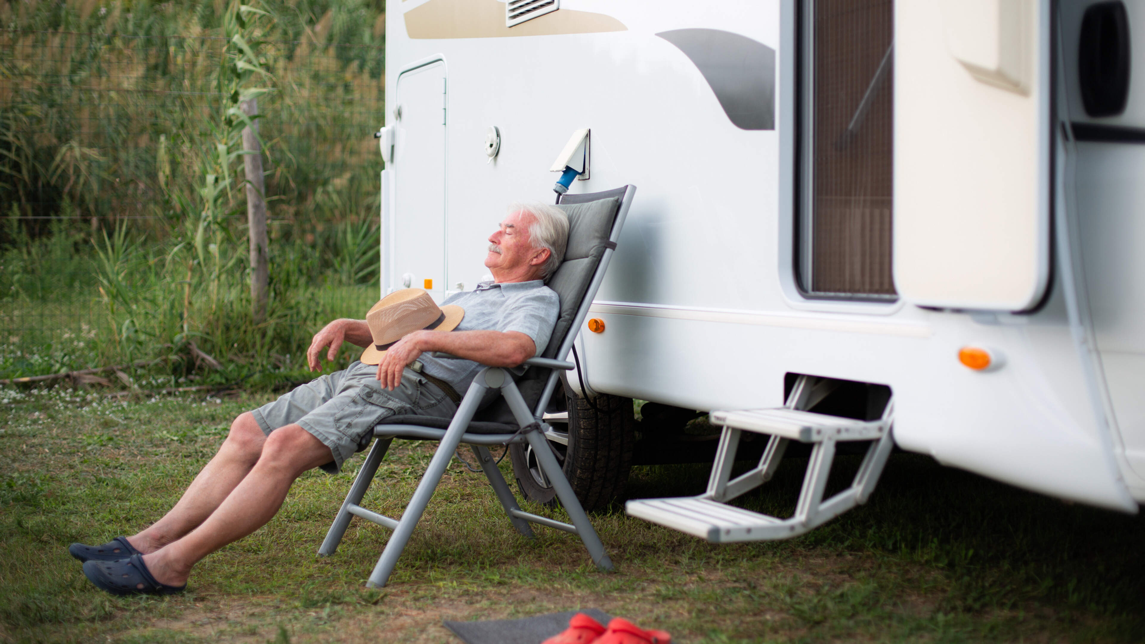 Op steeds meer campings zijn geen kinderen welkom: ’Bij adults-only kamperen geen geschreeuw en gedoe’
