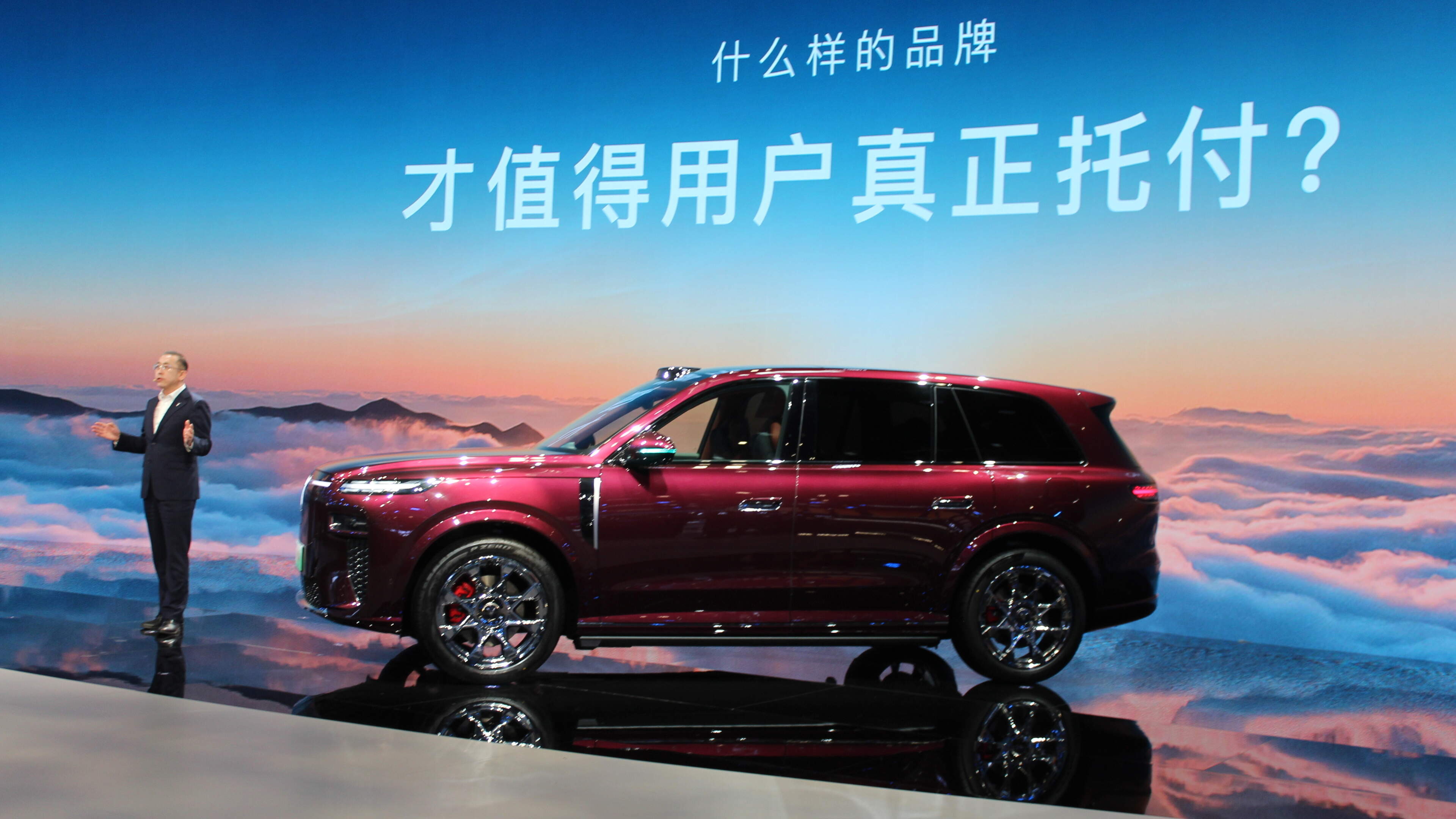 Slimme auto’s die zelfstandig rijden, springen en vliegen: autoshow China lijkt steeds meer op techbeurs