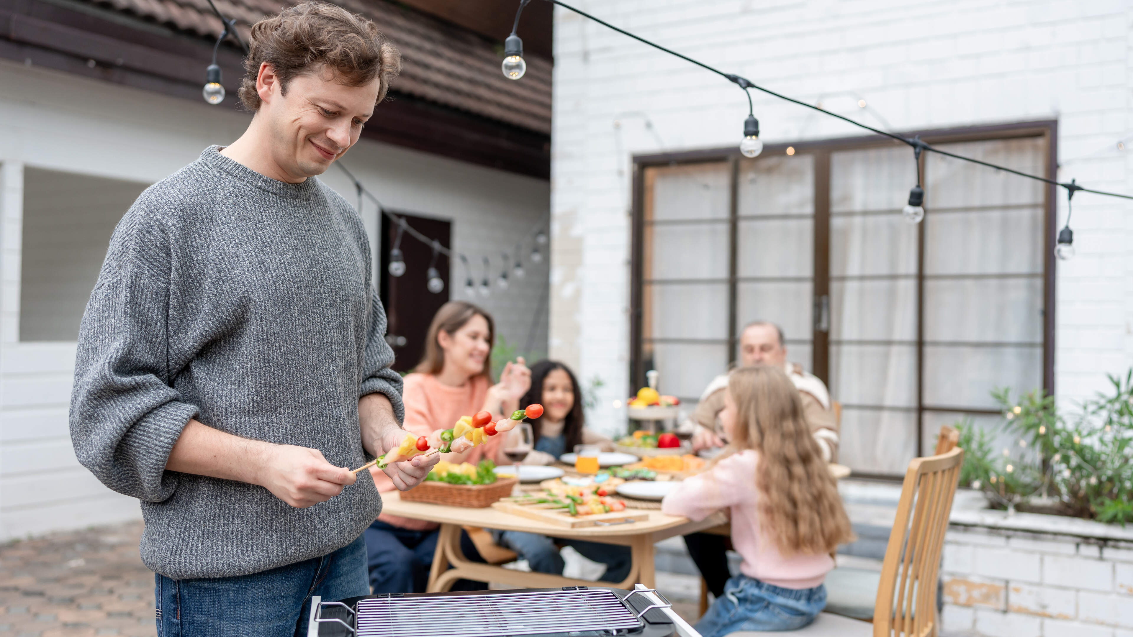 Acht uur gratis stroom: draai vandaag je was of ga barbecueën, terwijl rest Europa zucht onder torenhoge prijzen