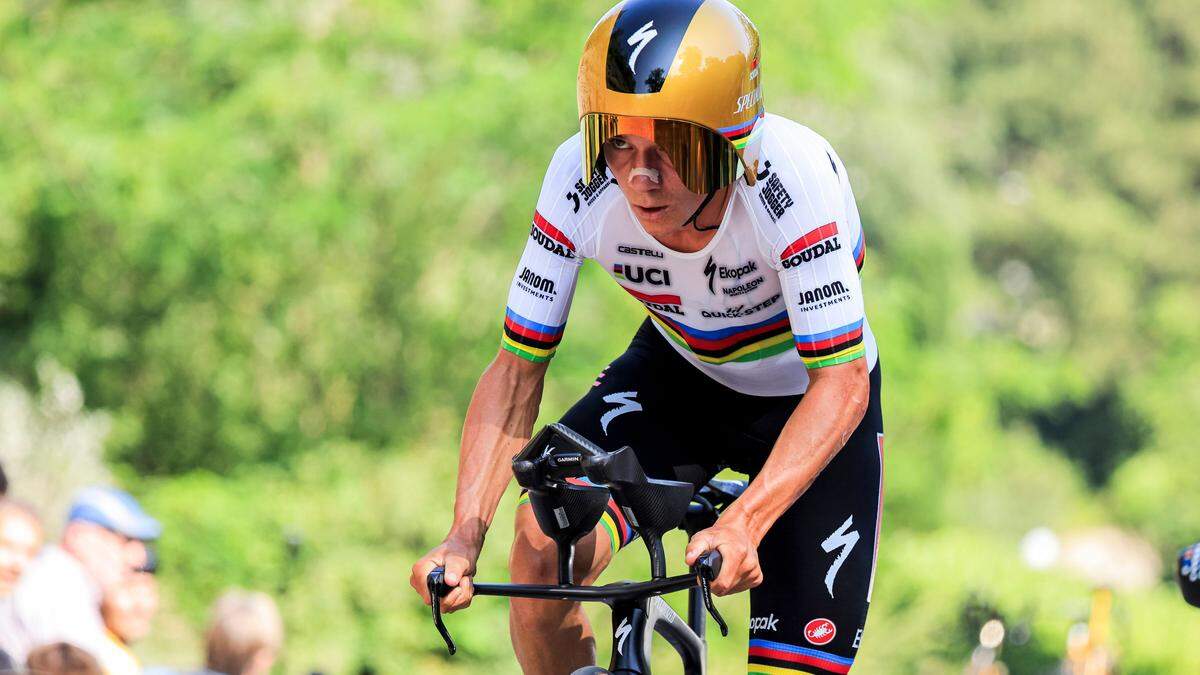 Mathieu van der Poel grapt over zesde plek in tijdrit ruim een minuut achter indrukwekkende Remco Evenepoel: ’Dus dat wordt trainen’