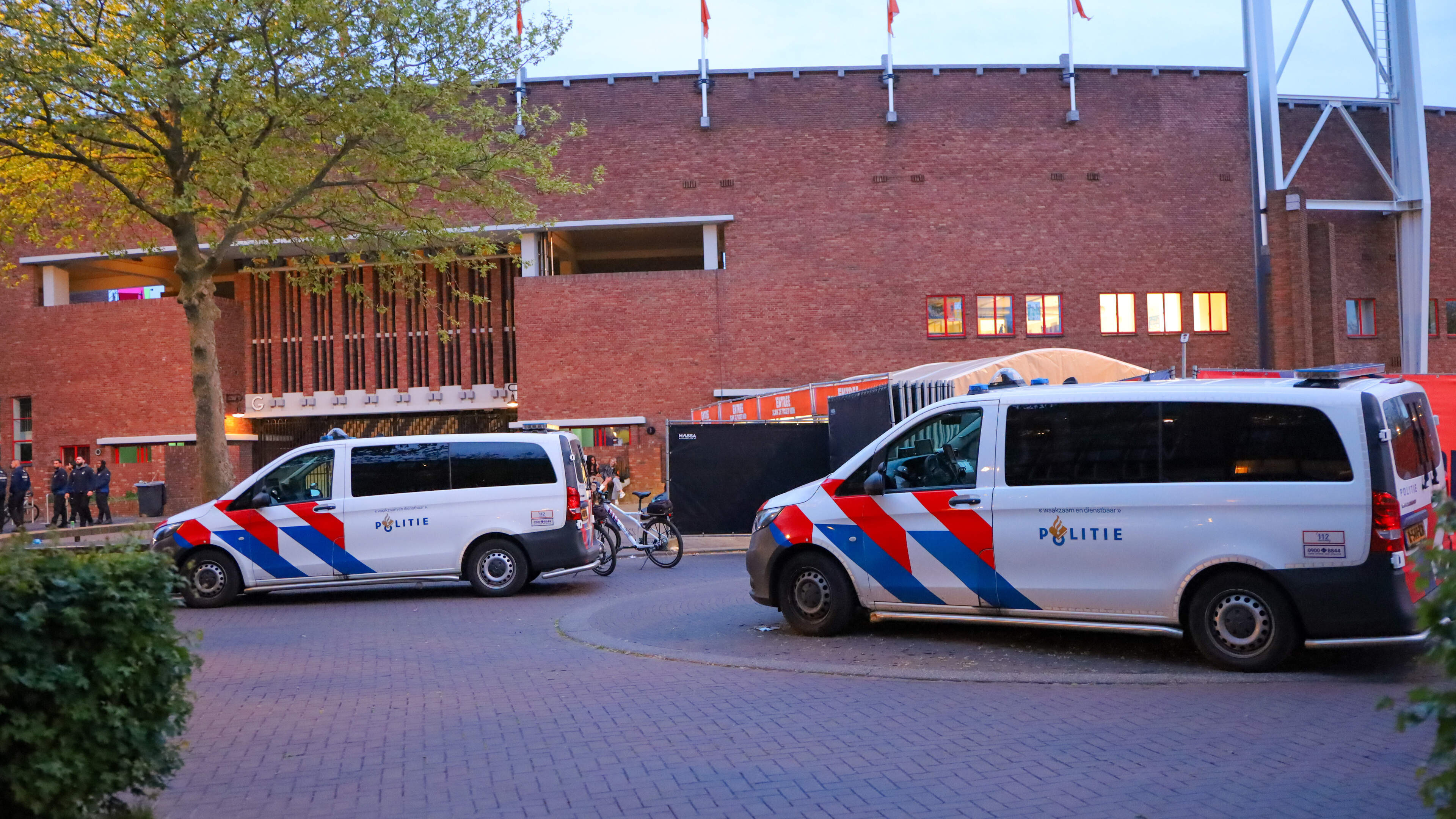 Twee gewonden door steekpartij bij festival Kingsland in Olympisch Stadion, verdachte aangehouden