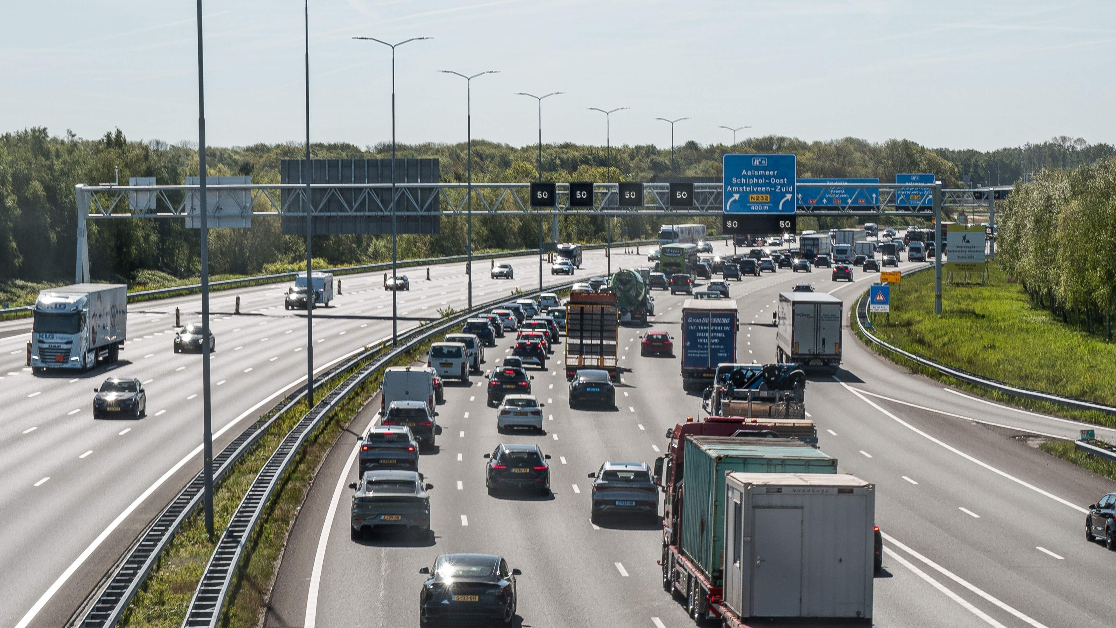 Vroege drukte op de weg in aanloop naar pinksterweekend: nu al bijna 400 kilometer file en het wordt alleen nog maar erger