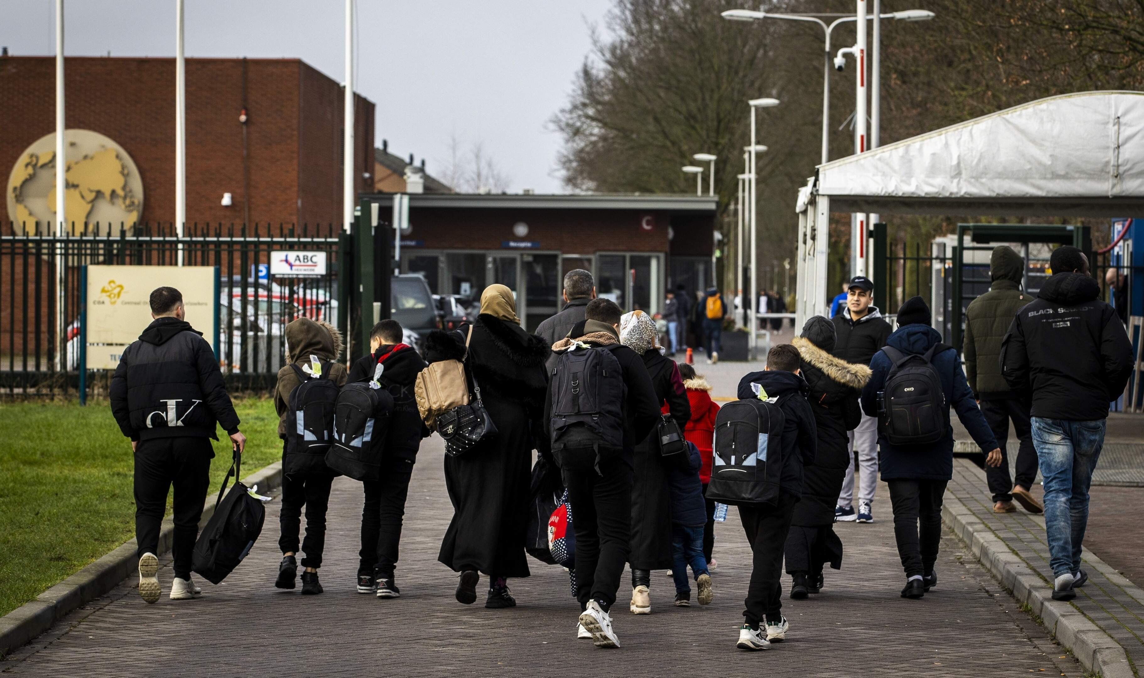 Ter Apel stroomt vol mensen met ’onbekende nationaliteit’: ’Grootste deel is Palestijn’
