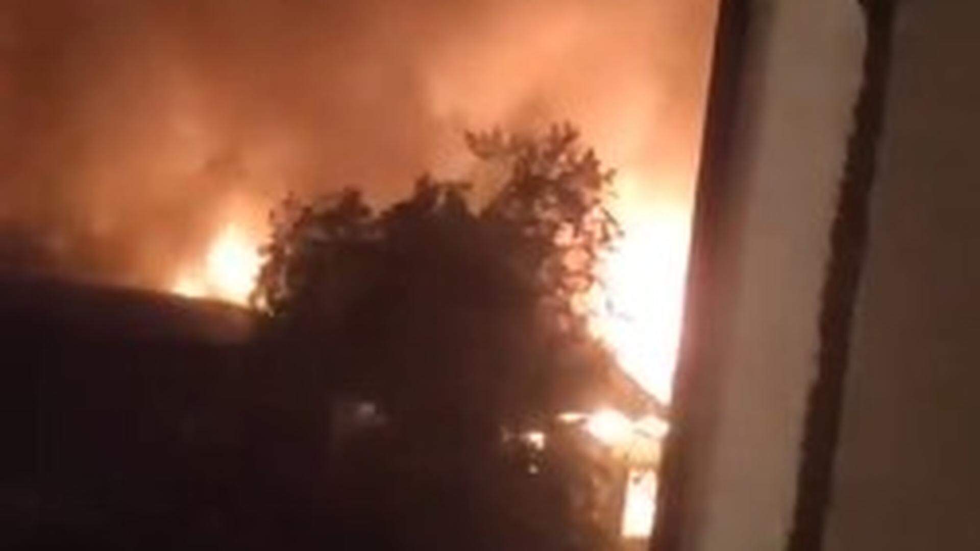 Volgens de gouverneur van de oblast Charkiv, brak brand uit in verschillende delen van de stad Charkiv. 