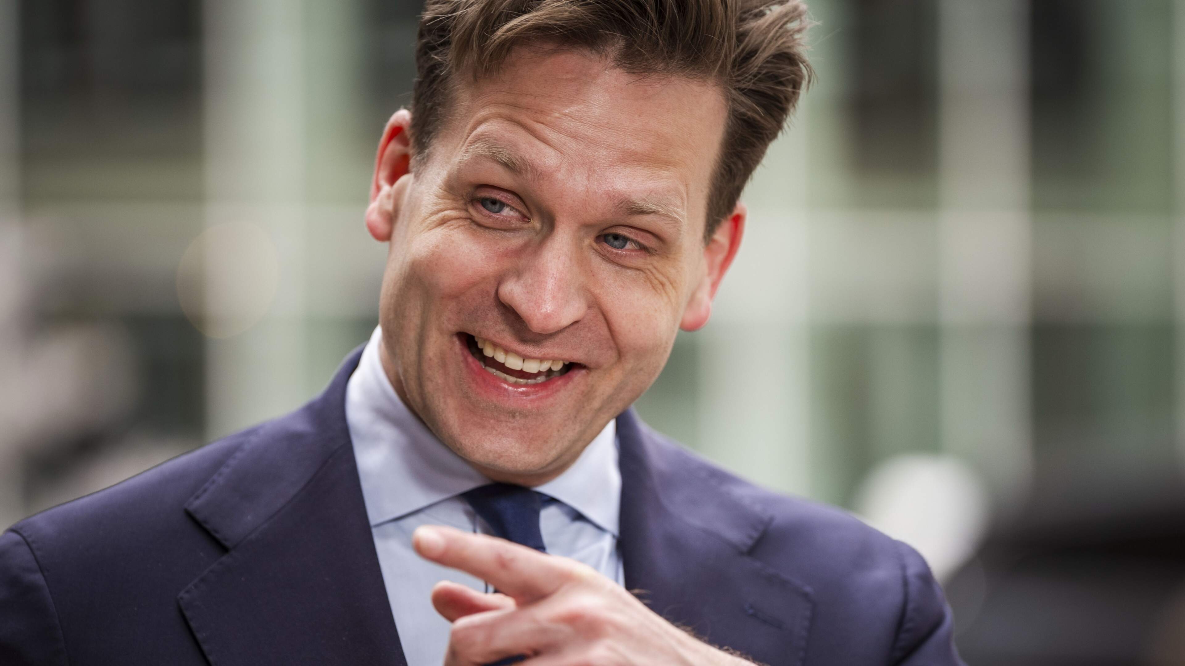 Minister Karremans stelt vliegers gerust: ’Kerosinevoorraad van minstens vijf maanden in Nederland en Europa’